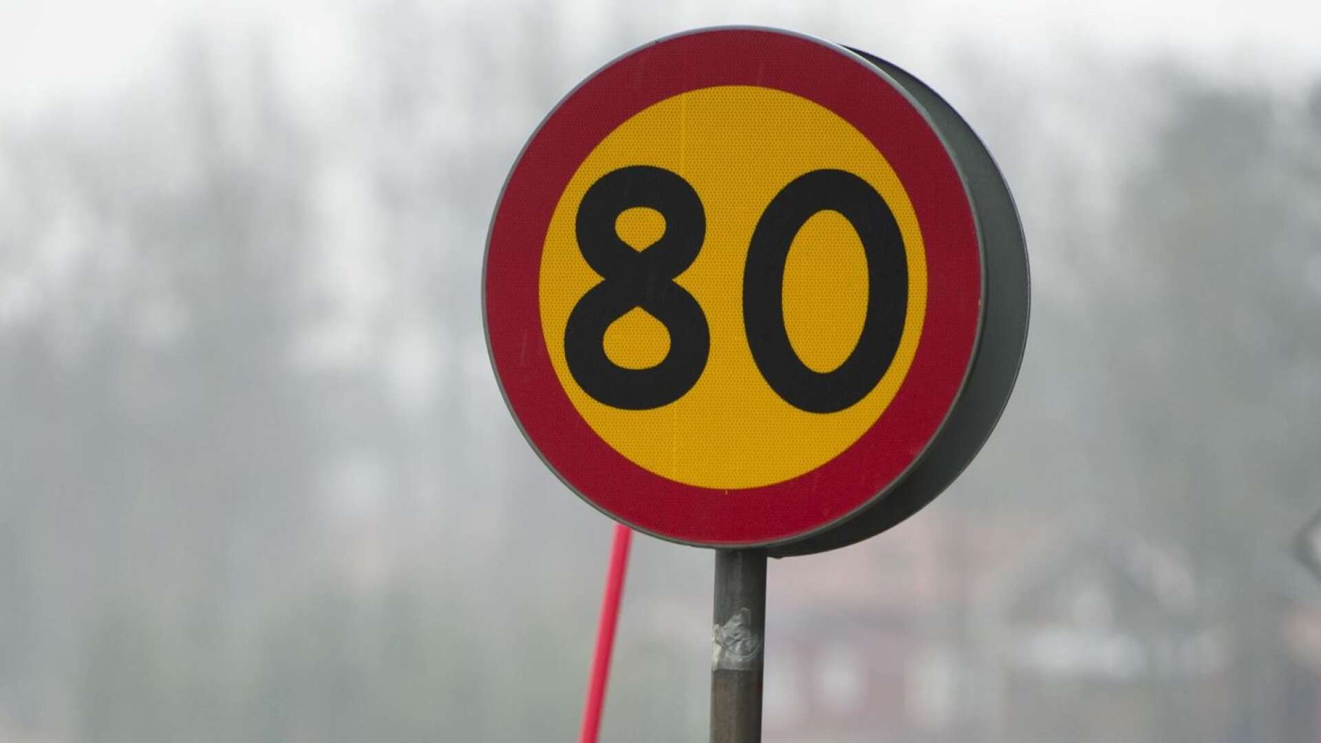 Sänkt hastighet från 90 till 80 vill Trafikverket införa i år på riksväg 26 och 63 på långa avsnitt i Värmland.