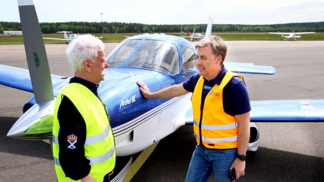 Tommy Wirén och kårchef Thomas Alexandersson (till höger)från Frivilliga Flygkåren har haft Skövde flygplats som bas för storövningen.