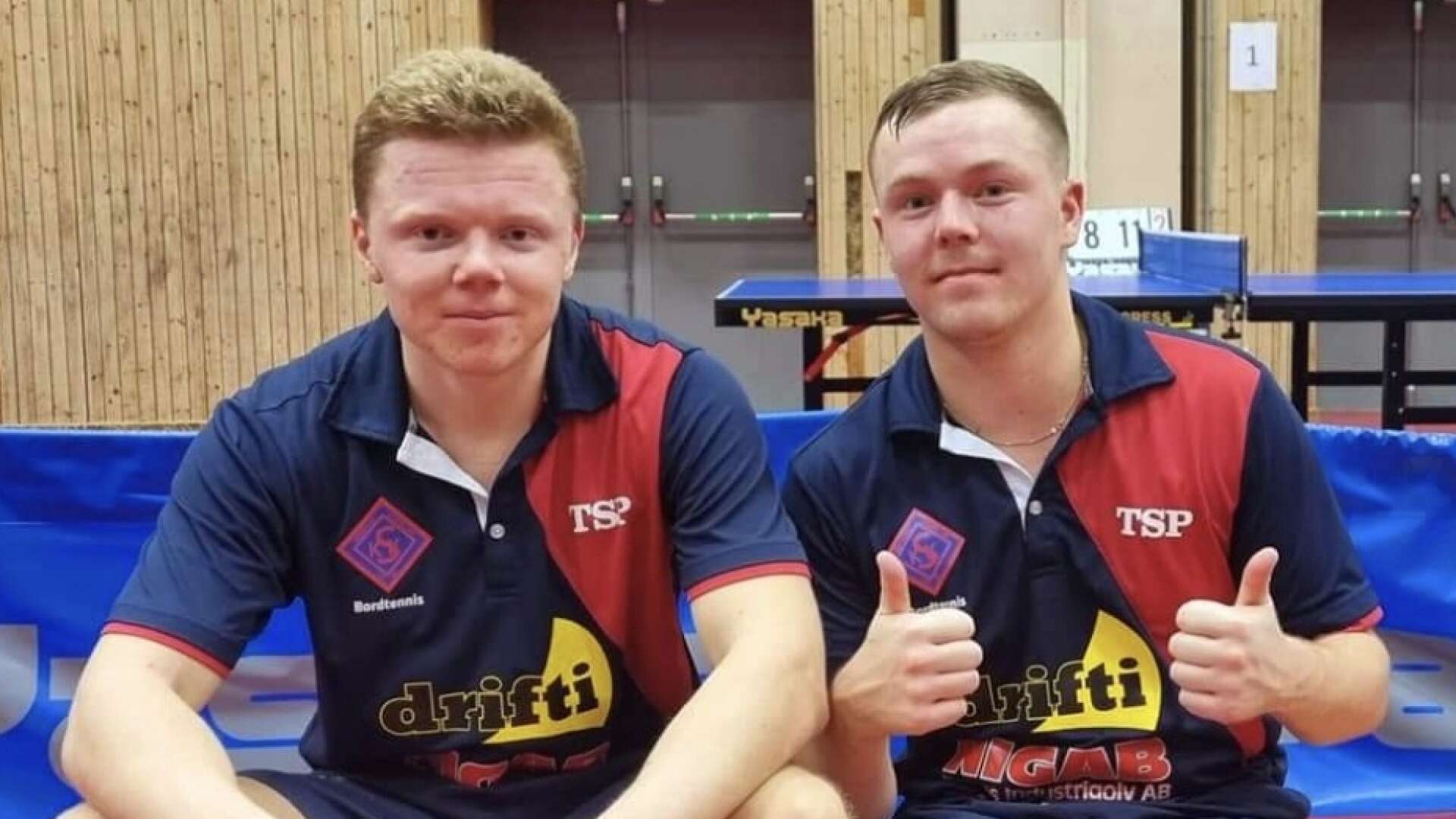 Jesper Solvin, till vänster, med lagkompisen Albin Karlsson vann DM ifjol och säkrade nu också avancemang till division I för sitt Nerikes Kil.