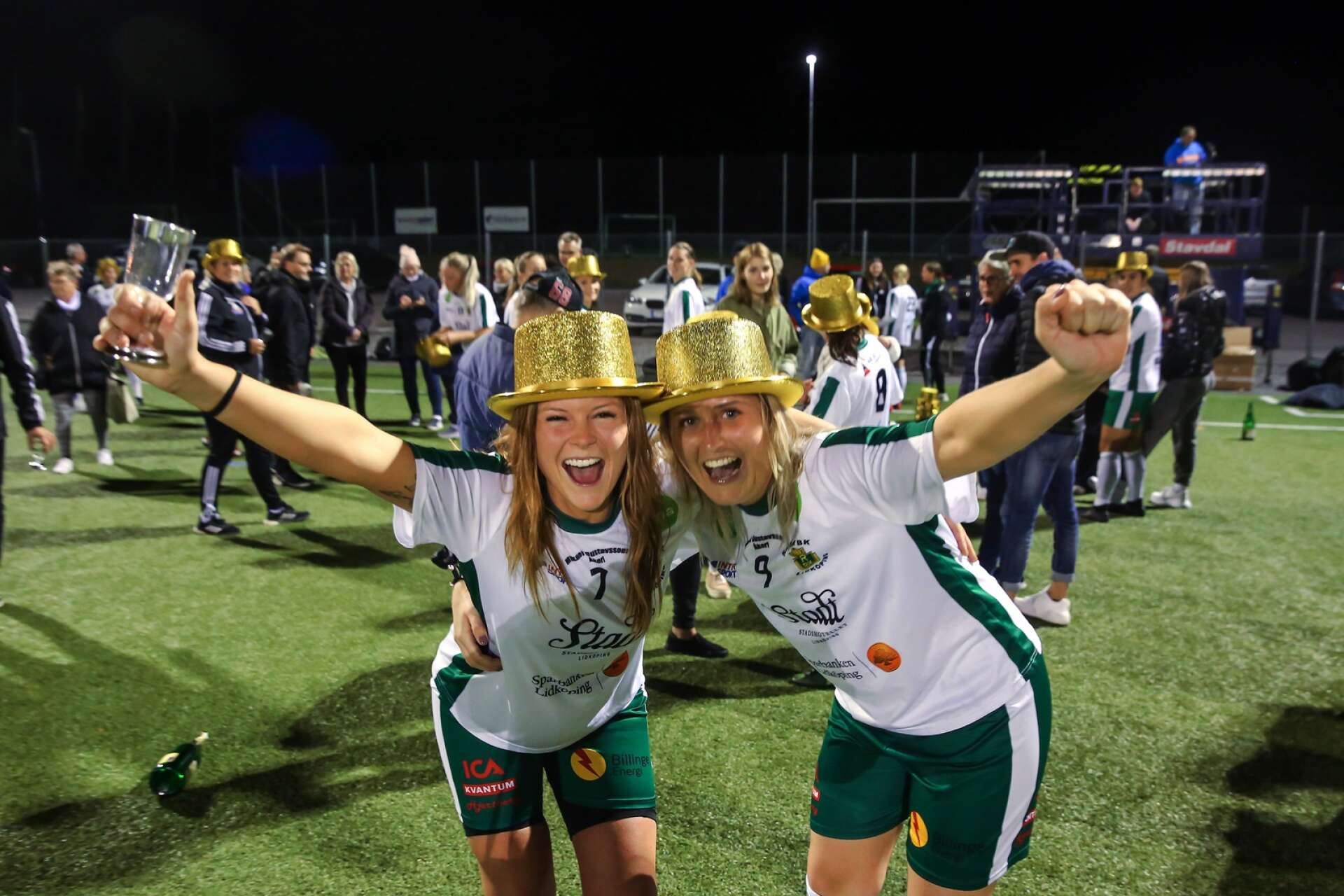 Målfarliga duon Sofia Karlsson och Malin Andersson har förlängt sina kontrakt med Råda BK.