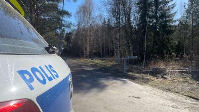Polisen misstänker inte längre att ett brott ligger bakom dödsfallet i Arvika, då en man hittades död i ett skogsparti.