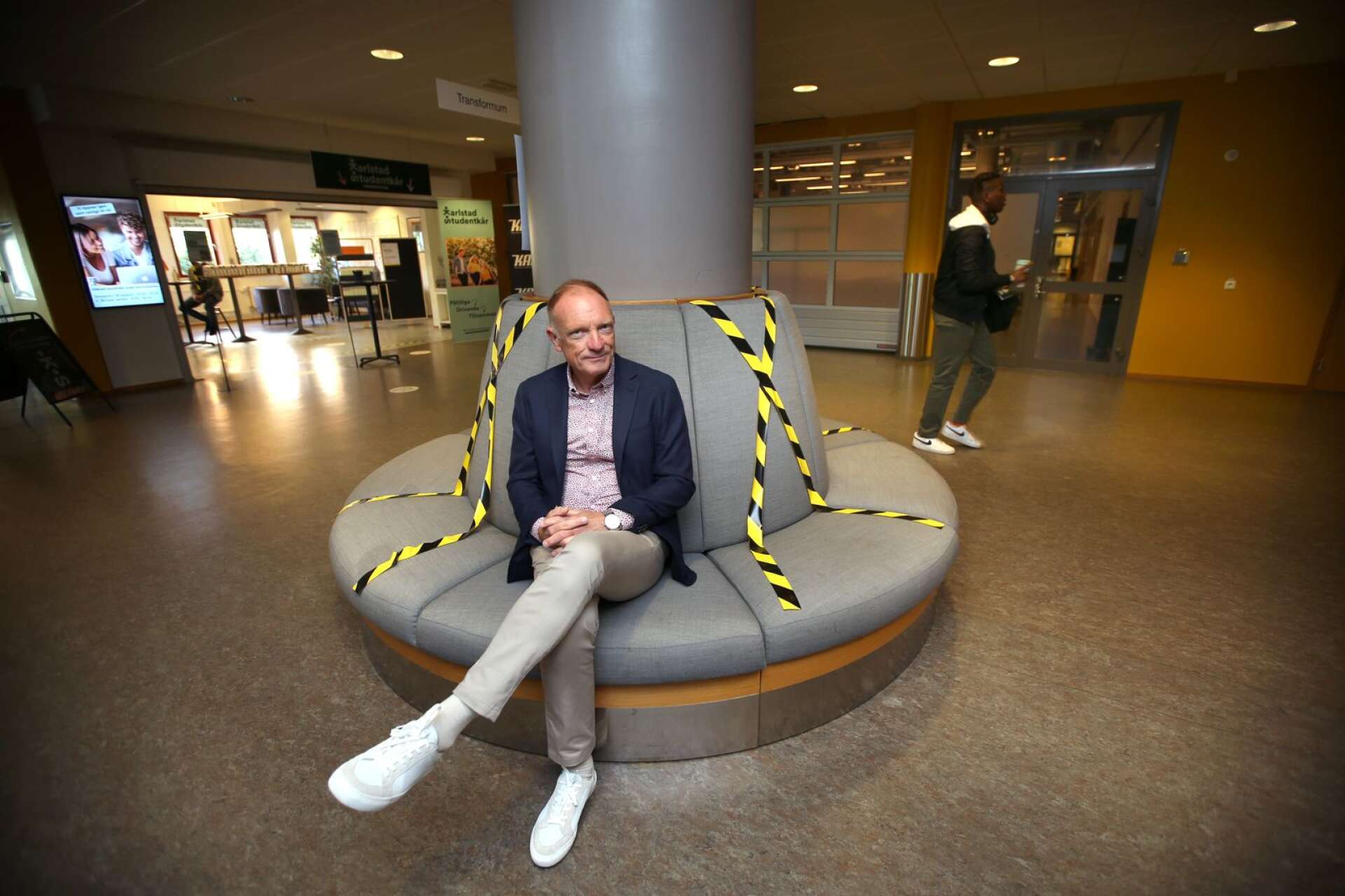Säkerhetschefen Jan Gambring menar att Karlstads universitet gjort att för att följa Folkhälsomyndighetens rekommendationer.