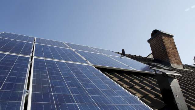 Sedan årsskiftet kan privatpersoner använda sig av grön teknik-skattereduktionen vid installation av bland annat solceller.