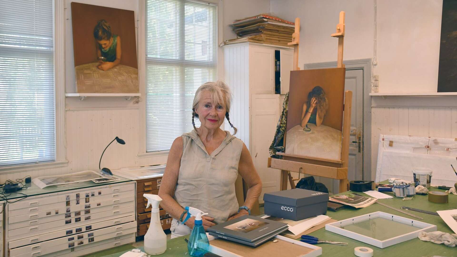 På fredagen fyller konstnären Karin Broos 70 år. 