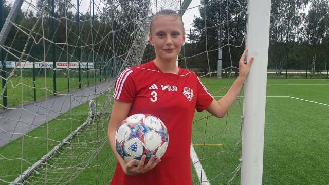 Offensiva kraften Lova Sandahl är ett stort framtidslöfte. Snart ska hon börja på fotbollsgymnasiet i Degerfors.