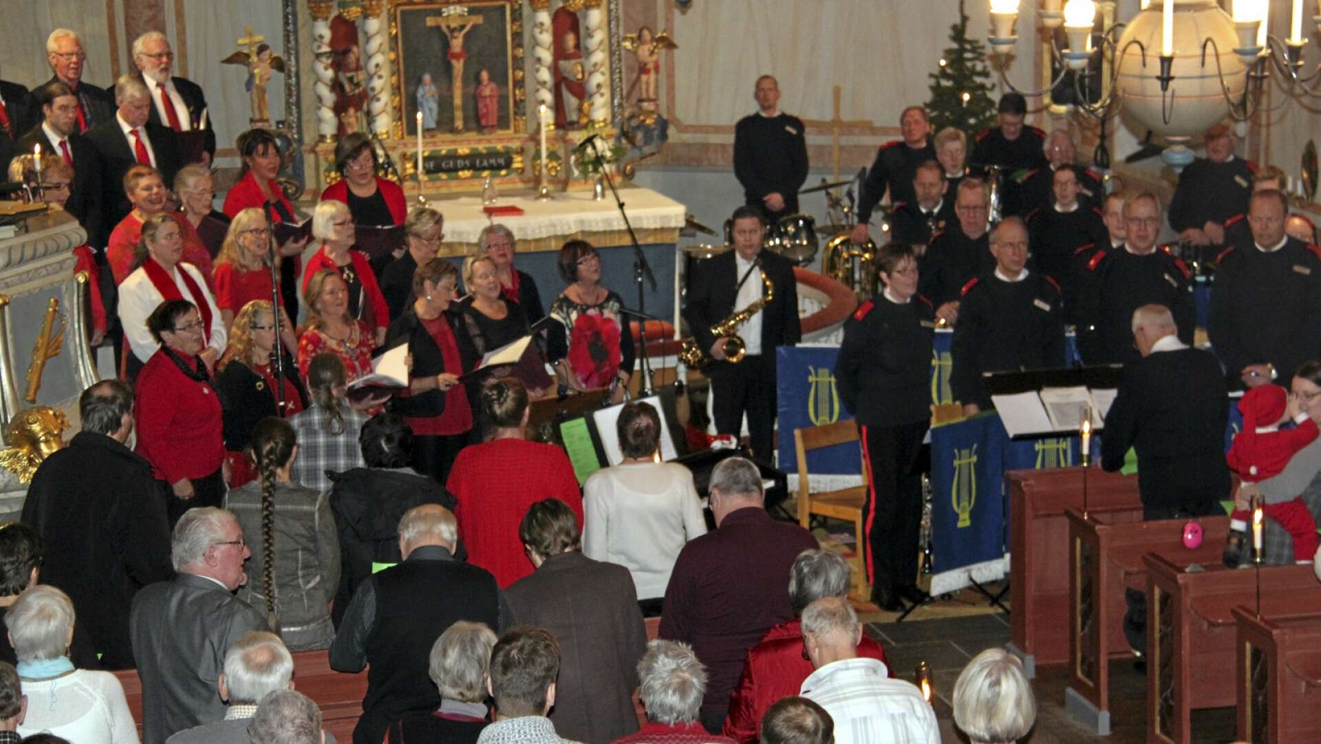 Från en tidigare adventskonsert i Steneby kyrka med Bengtsfors Musikkår och Steneby kyrkokör tillsammans.
