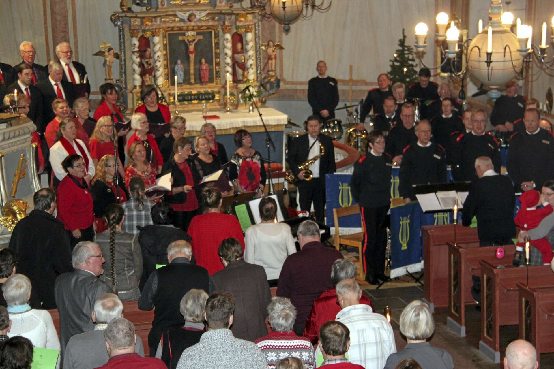 Från en tidigare adventskonsert i Steneby kyrka med Bengtsfors Musikkår och Steneby kyrkokör tillsammans.
