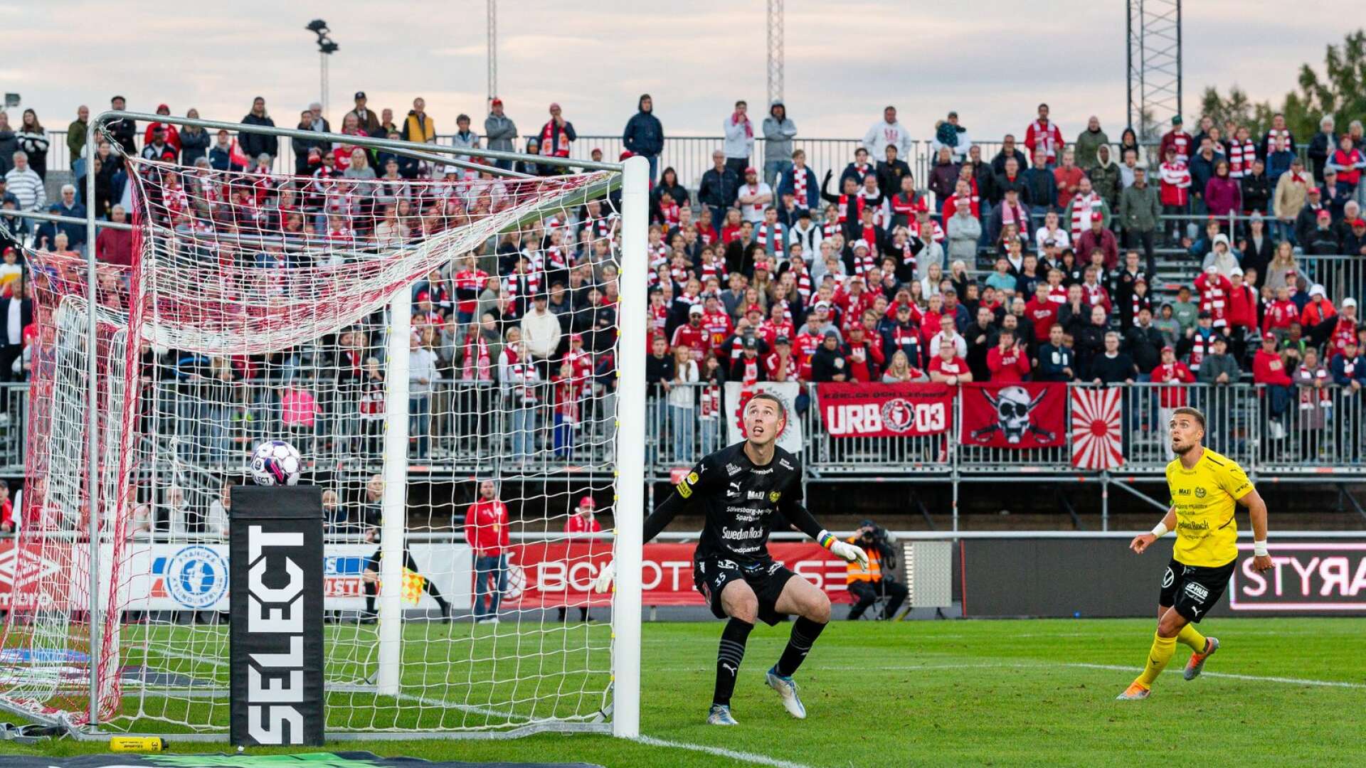 Mjällbys målvakt Samuel Brolin i 0–0-matchen mot Degerfors på Stora Valla den 10 september.