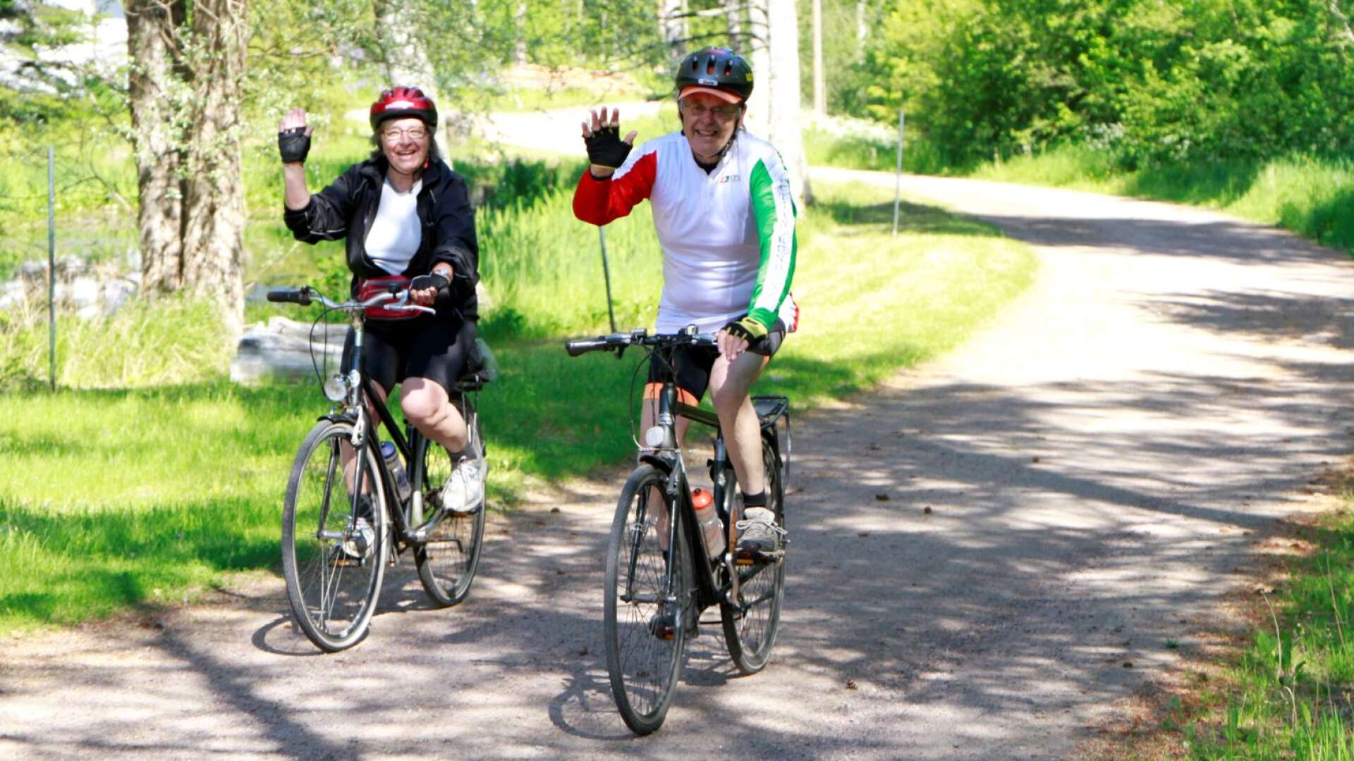Det är härligt att cykla tycker Eva och Nils Dåverhög.
