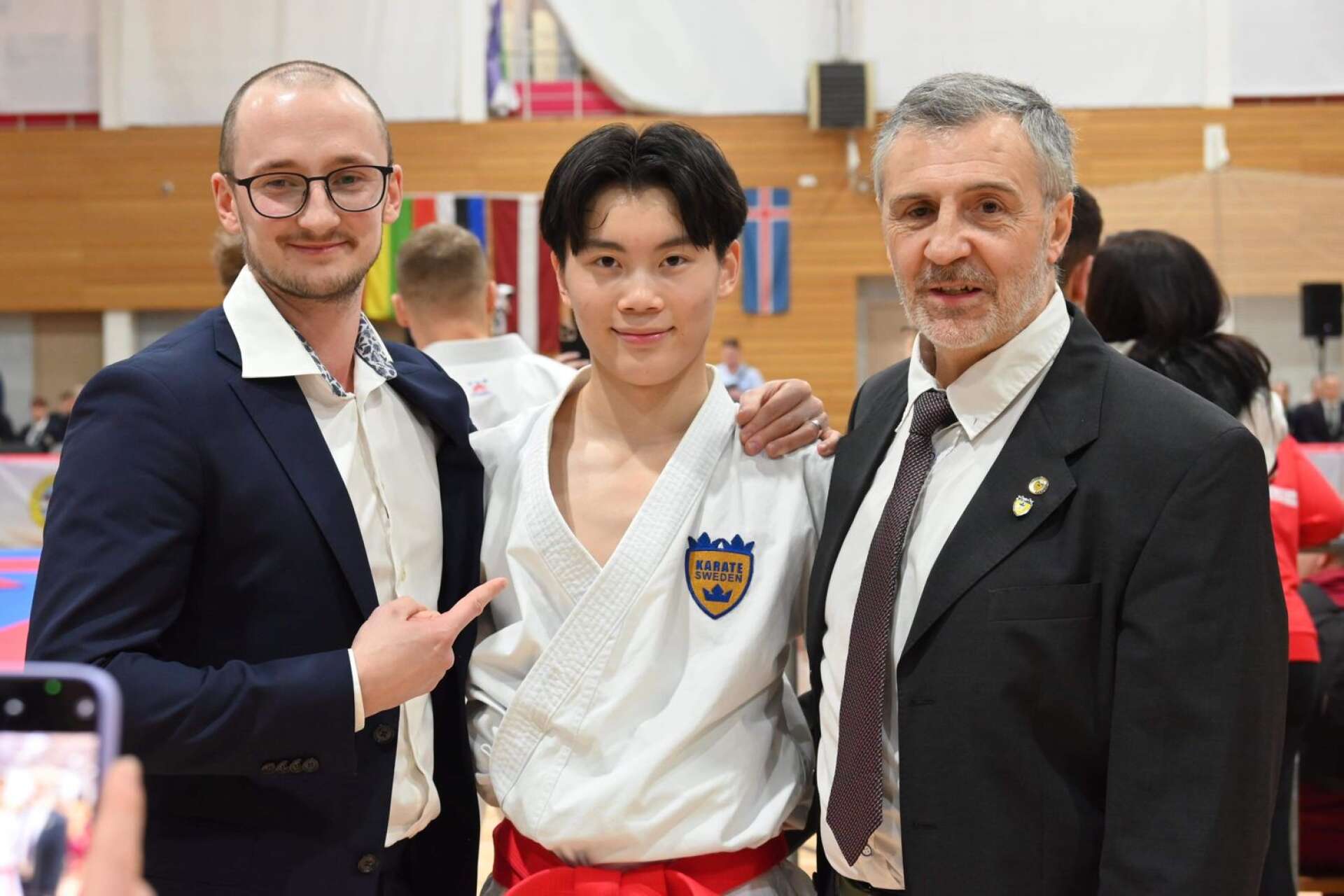William med förbundskaptenen Emilio Merayo, från Karlstad karateförening, och Felix Falk, assisterande förbundskapten i kata.