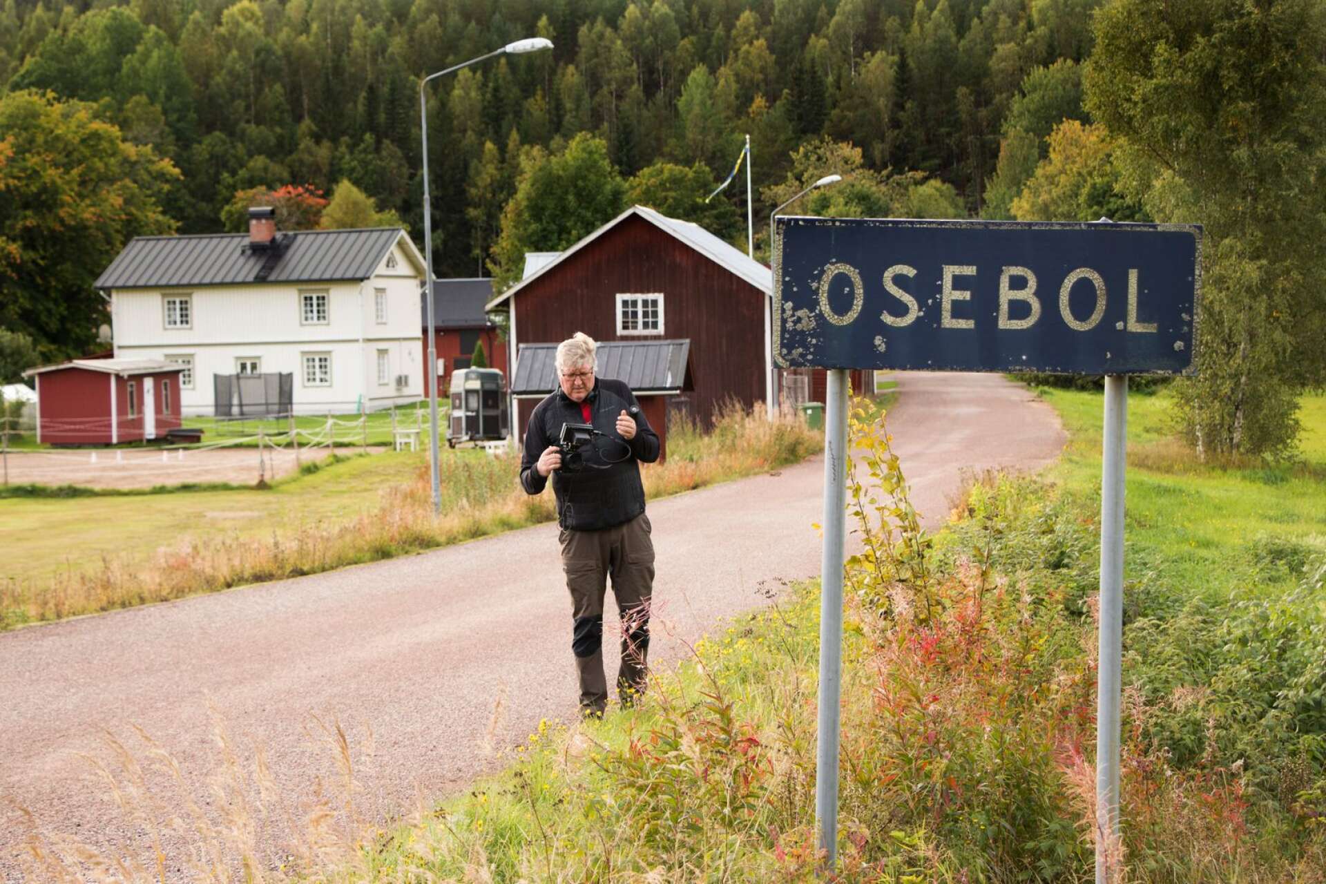 Bengt Löfgren har sedan en tid filmat i Osebol.