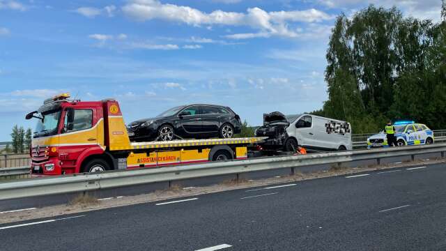 Flera trafikolyckor under kort tid i Karlstad-området idag. Polisen ber alla trafikanter att ta det lite extra försiktigt. 