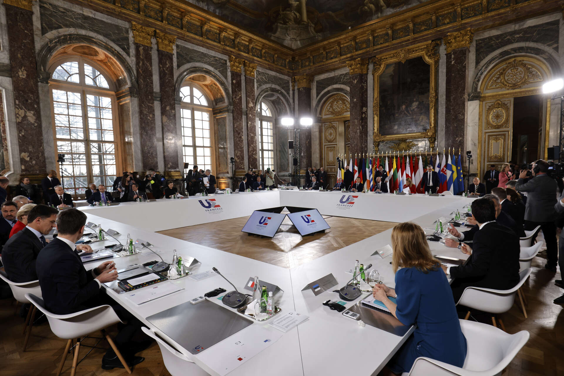 EU:s stats- och regeringschefer på toppmöte i det klassiska slottet Versailles utanför Paris.