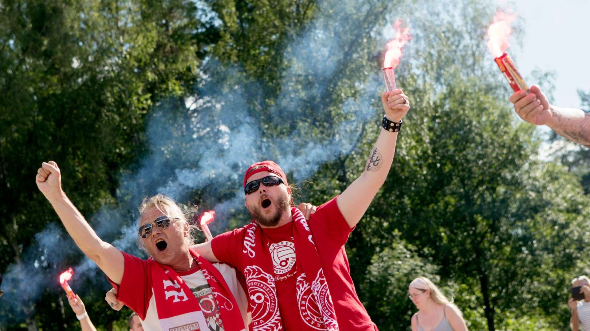 Det rådde feststämning när en större publik äntligen fick komma in för att se allsvensk fotboll på Stora Valla. Vulkanerna passade på att marschera tillsammans från Bosna innan matchen började.