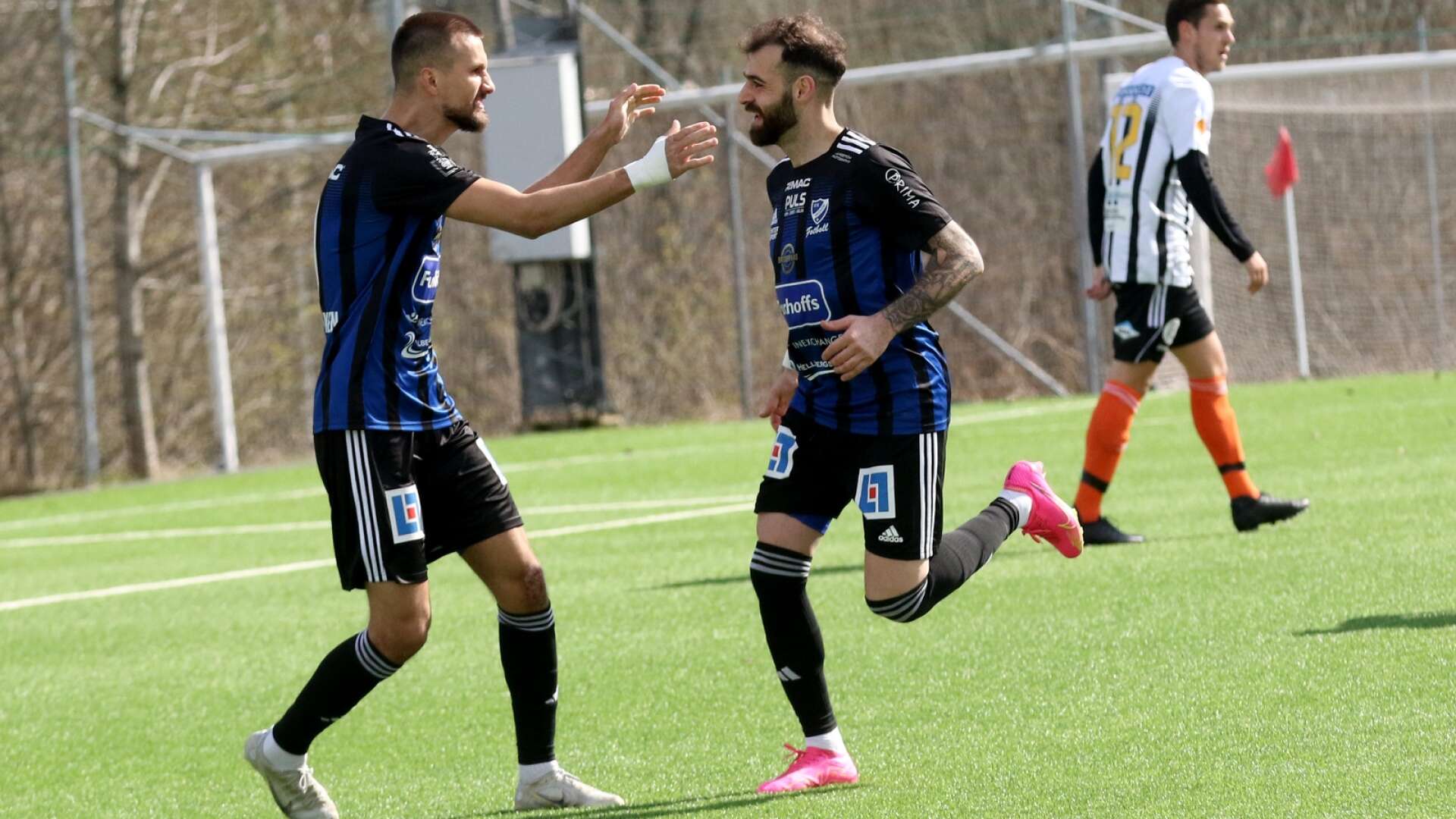 Edin Salihovic och Bilos Yonakhir gjorde målen i Stenungsund.