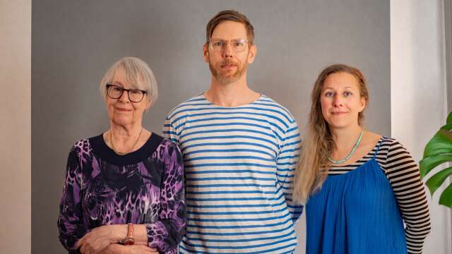 Inspelningen av podden gjordes i Kristoffer Triumfs ateljé i Gamla Stan, Stockholm. Från vänster: Misse Ljungström, Kristoffer Triumf och Lotta Smideborn 