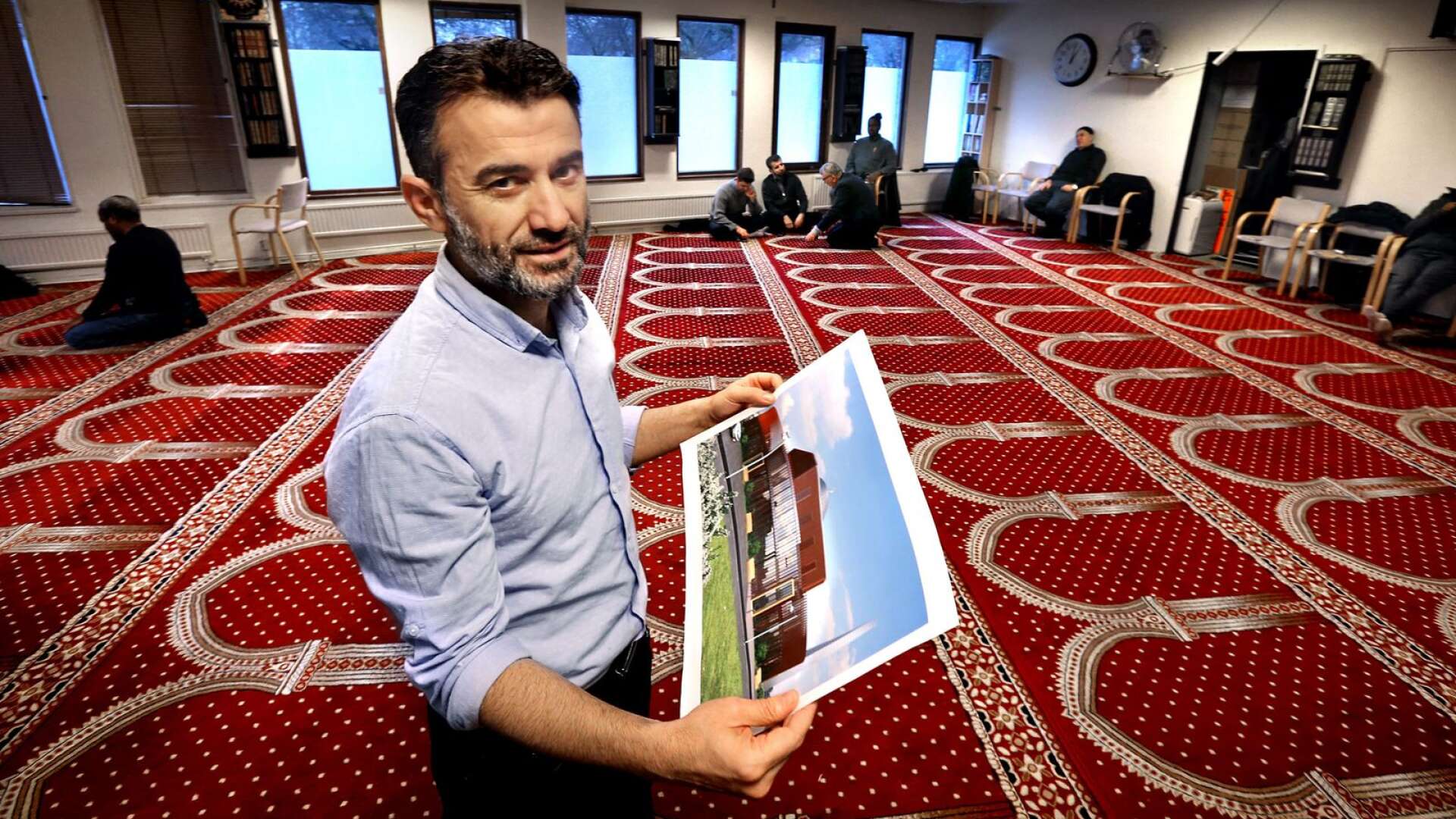 Rauf Ahmadi, ordförande i Islamiska kulturföreningen, hoppas att föreningen kan påbörja bygget sin moské i sommar.