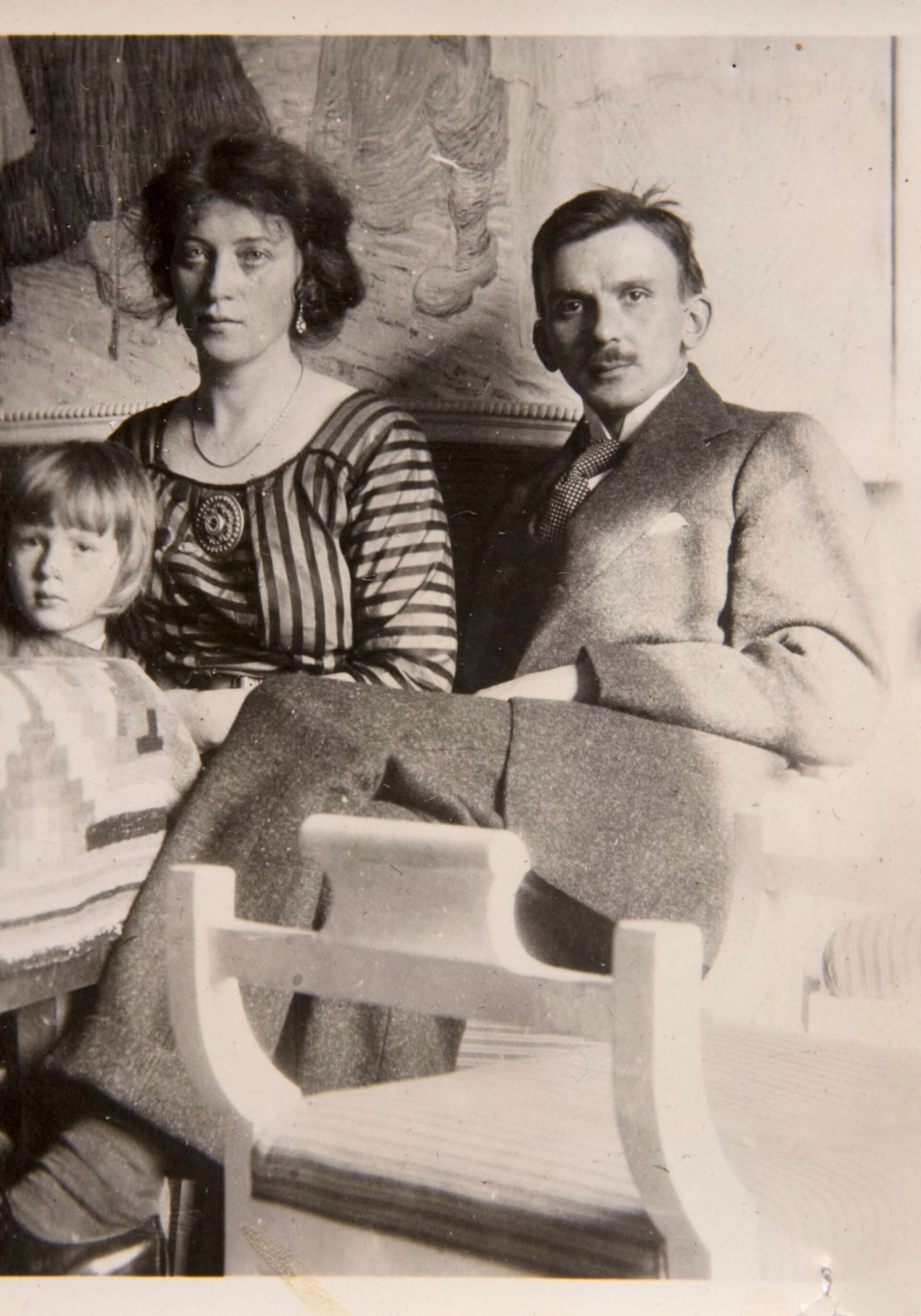 Axel Törneman tillsammans med hustrun Gudrun Törneman och sonen Algot, ca 1915. 