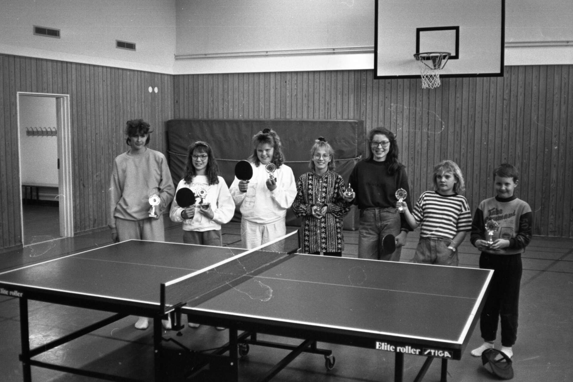 Tillbakablick. Lysvik IK bordtennis. Åsa Thåg (längst till vänster) och Pia Dahlgren (svart tröja).