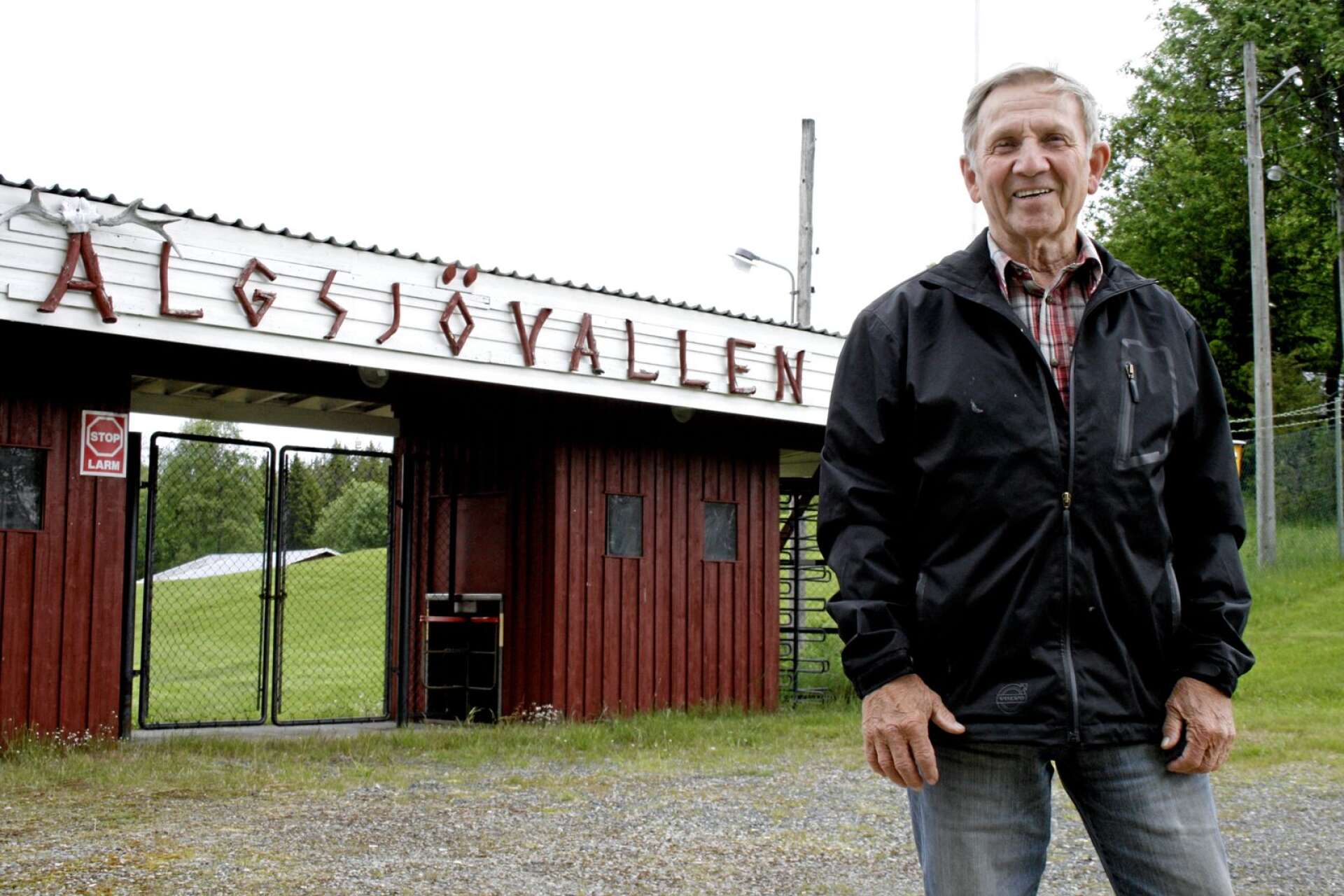 Stig Arnesson har varit engagerad i Älgsjövallen sedan starten 1958 och minns särskilt Sven-Ingvars spelning 1995, då parkens publikrekord sattes.