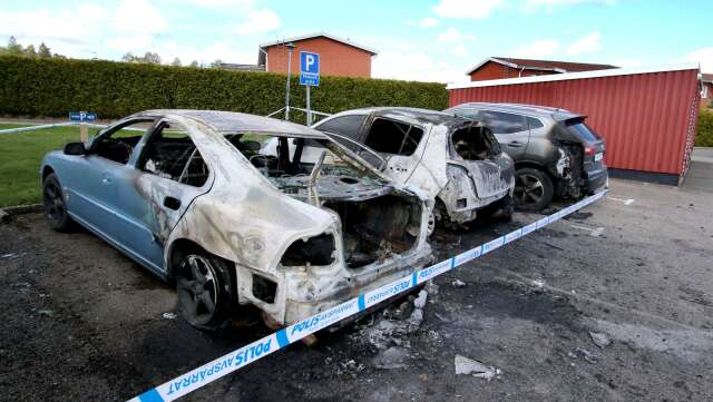 Ytterligare tre ungdomar misstänks för inblandning i bilbränderna i Södra Ryd.