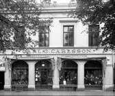 CGC grundades 1924 och behövde snabbt utöka butiksytan med en våning. Bilden är tagen 1930.