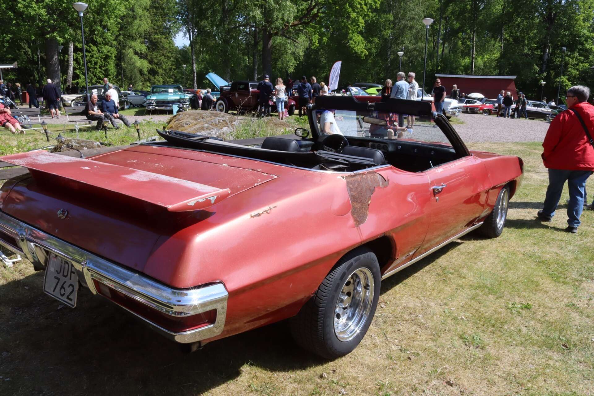 En del bilar har inte riktigt hunnit komma i &quot;mint condition&quot; innan utställningen. Denna Pontiac GTO 1970 behöver lite lackjobb.