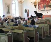 Publiken uppmanades skänka pengar till Kungliga Musikaliska Akademiens fond för ukrainska musiker och det ukrainska musiklivet.