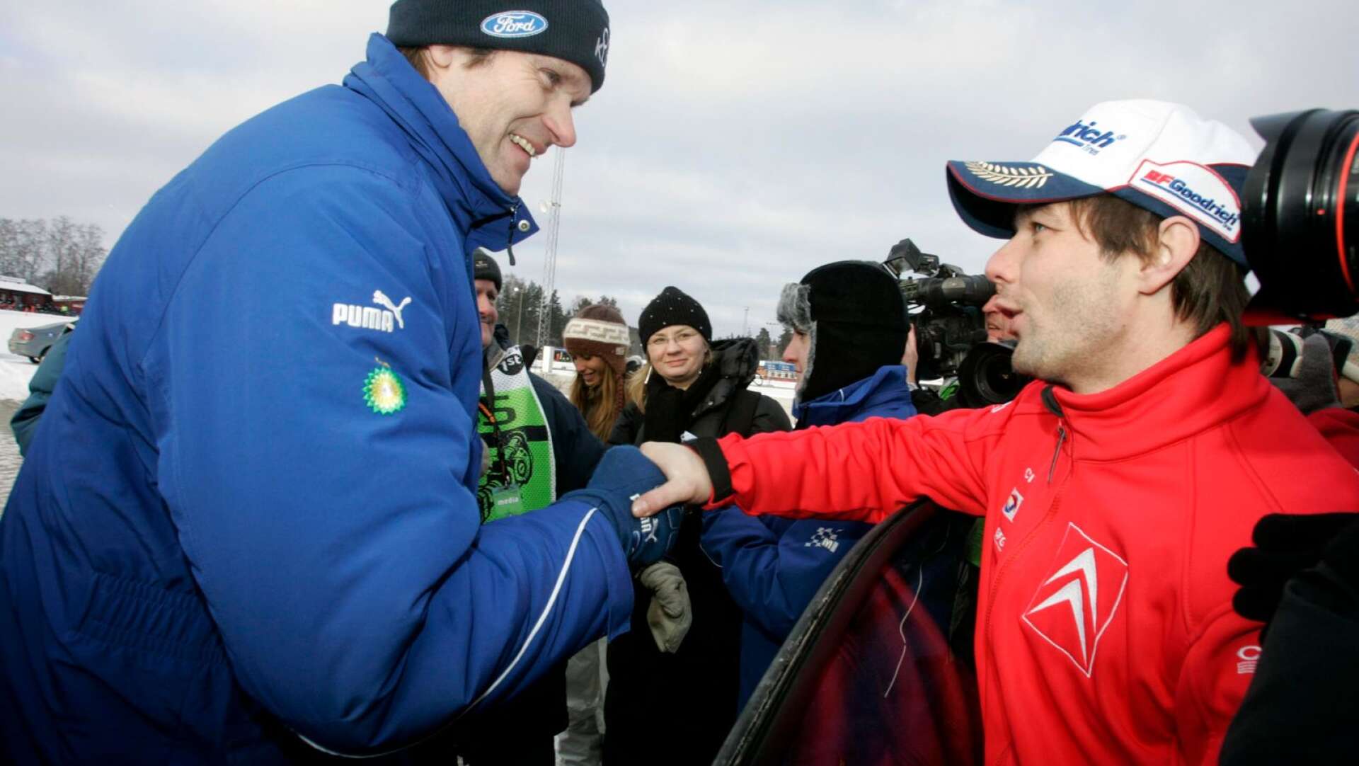 Marcus Grönholm (vänster) uppges vara klar för Svenska rallyt och gör i så fall VM-comeback efter nio års uppehåll. Niofaldige världsmästaren Sebastien Loeb är sedan tidigare klar för start. Här syns de båda i Svenska rallyt 2007.