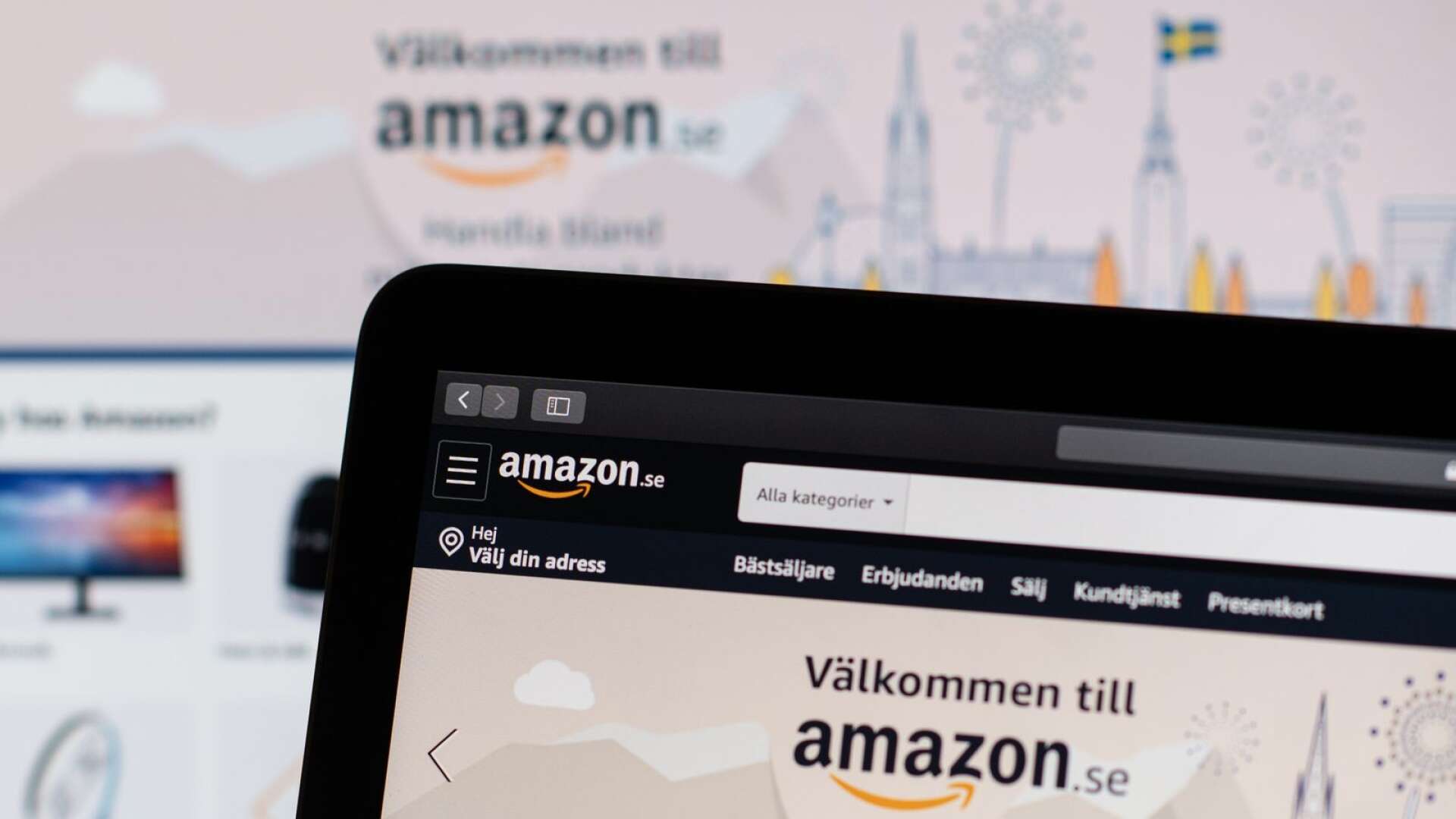Amazon har kommit till Sverige. Lanseringen uppmärksammades bland annat på grund av hemsidans uppseendeväckande översättningar, skriver Blanche Sande.