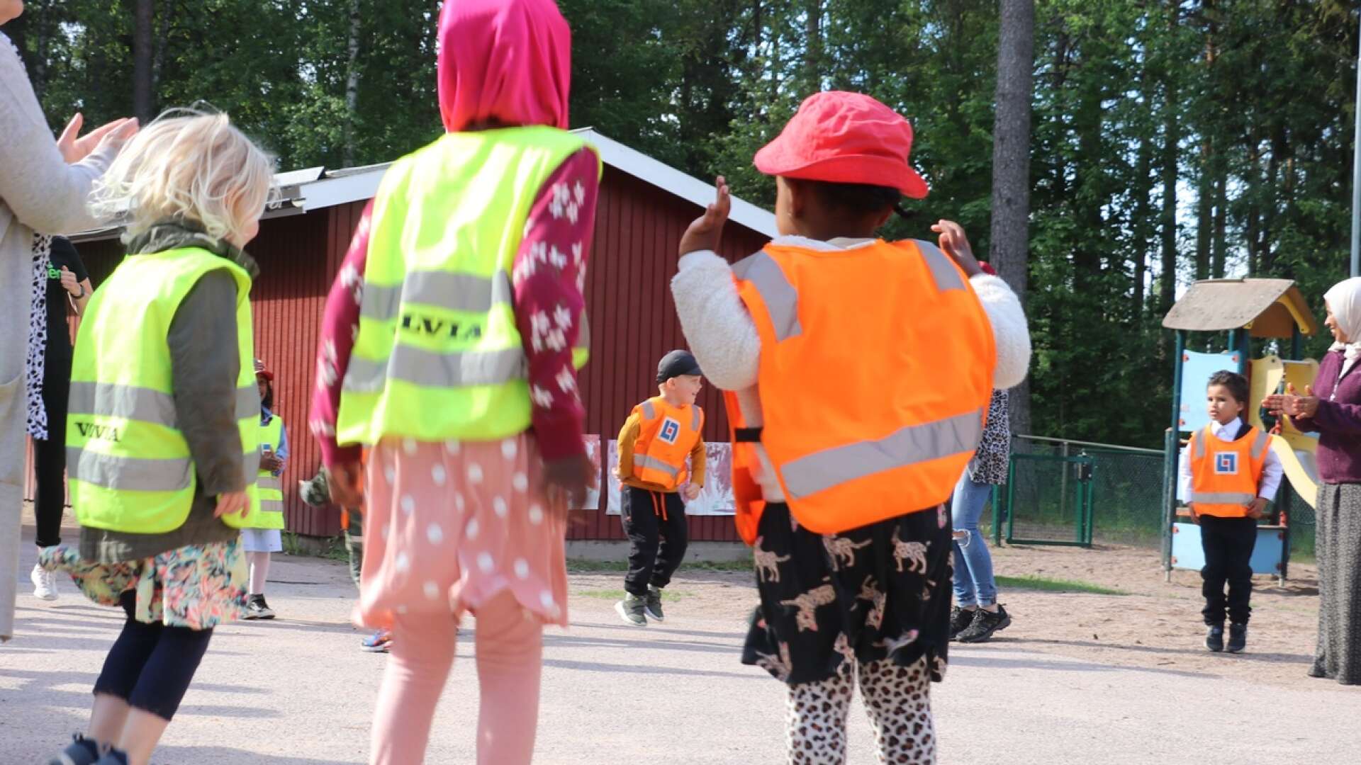Två förskolebarn blev kontaktade av en främmande kvinna i Karlstad förra veckan. När barnen inte gjorde som hon ville började hon filma dem med sin mobilkamera. (Bilden tagen i ett annat sammanhang)