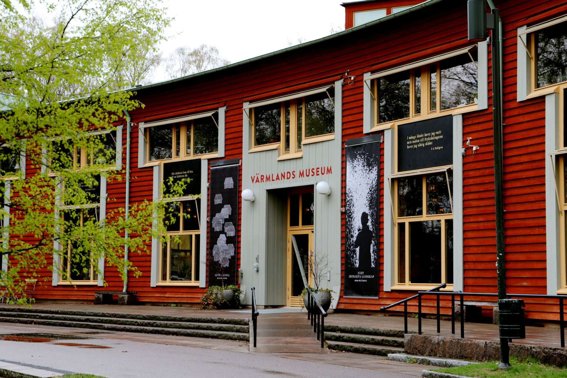 Värmlands museum har under sin tid som museum samlat föremål, berättelser och dokument, skriver Lena Melesjö Windahl och Philip Johnsson.