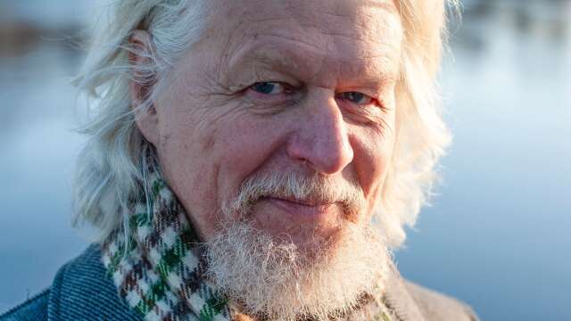  Författaren Lars Andersson tilldelas Kulturpriset till Göran Tunströms minne.