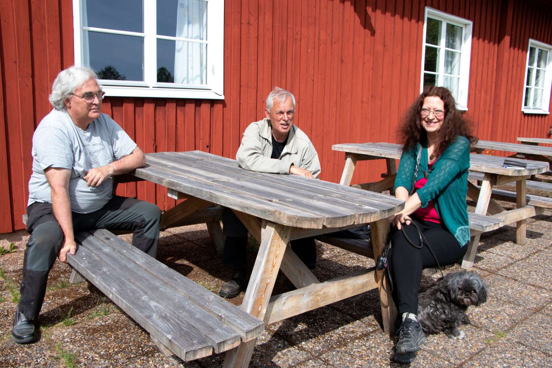 Kim Bergman, kassör, Olle Bergman, ordförande och Eva Kingsepp, engagerad byggnadsvårdare, har många planer för Nyeds hembygdsgård.
