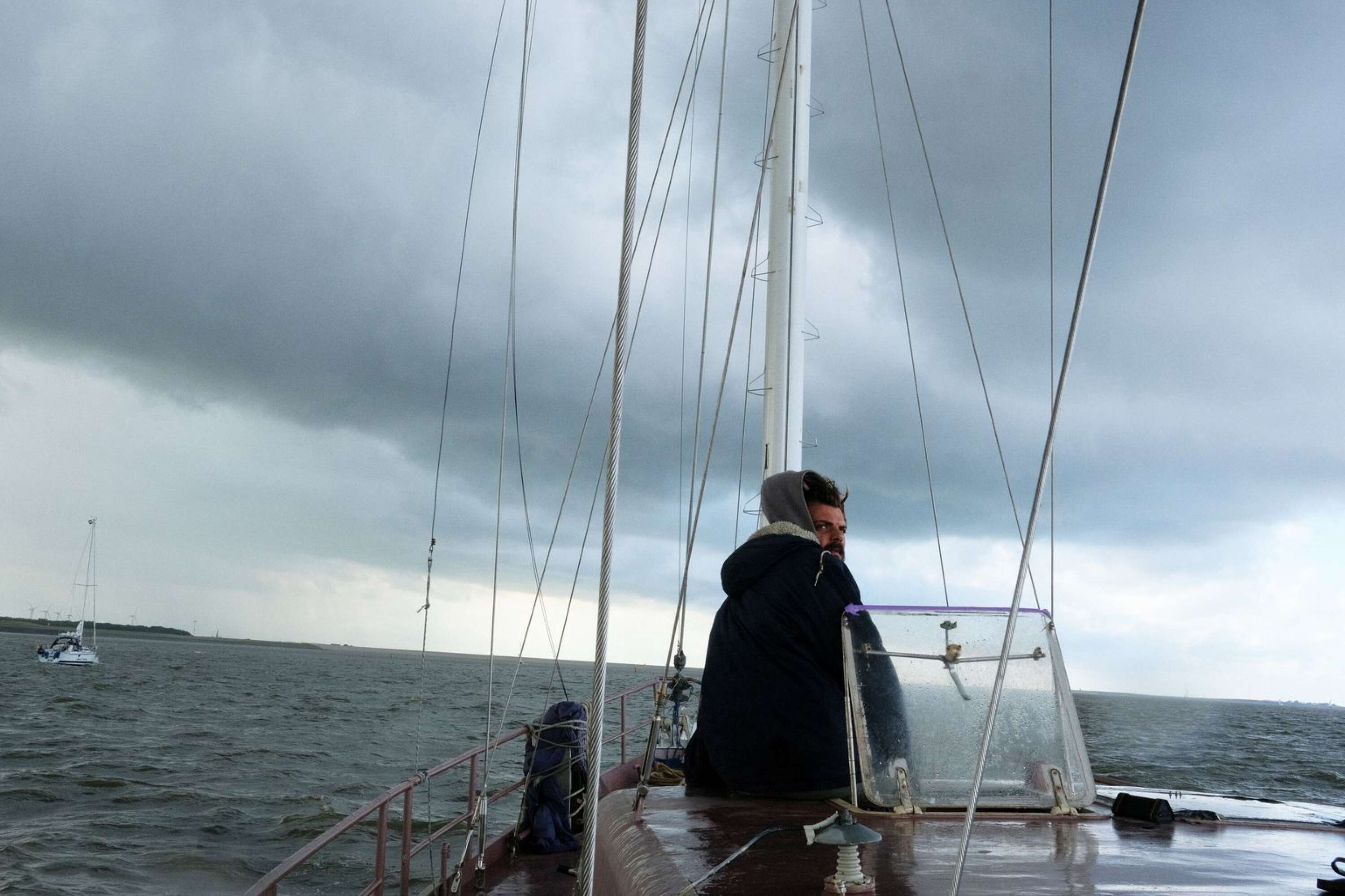 Dåligt väder är en riskfaktor ute till havs, men Thomas har en lång och gedigen erfarenhet av att segla även på tuffare vatten.