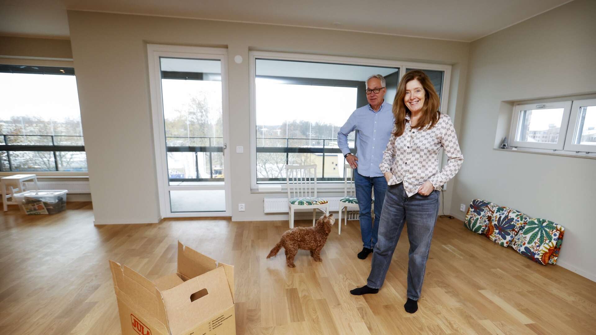 En av de första familjerna att flytta in i de nya lägenheterna på Sundsta torg är Nina och Claes Thelander. De är mycket nöjda med sin ljusa fyra på 104 kvadratmeter.