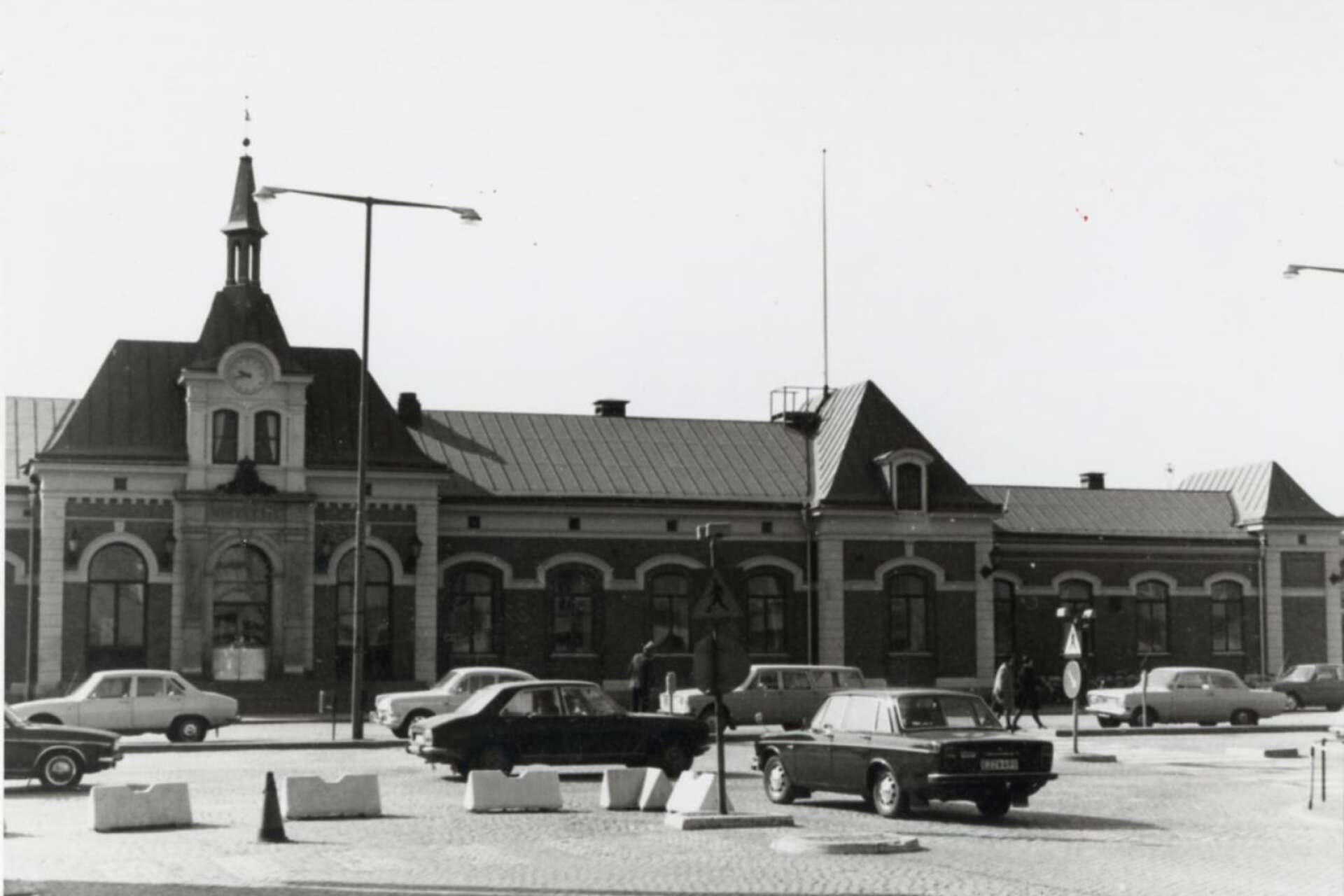Hamngatan utanför stationshuset 1974.