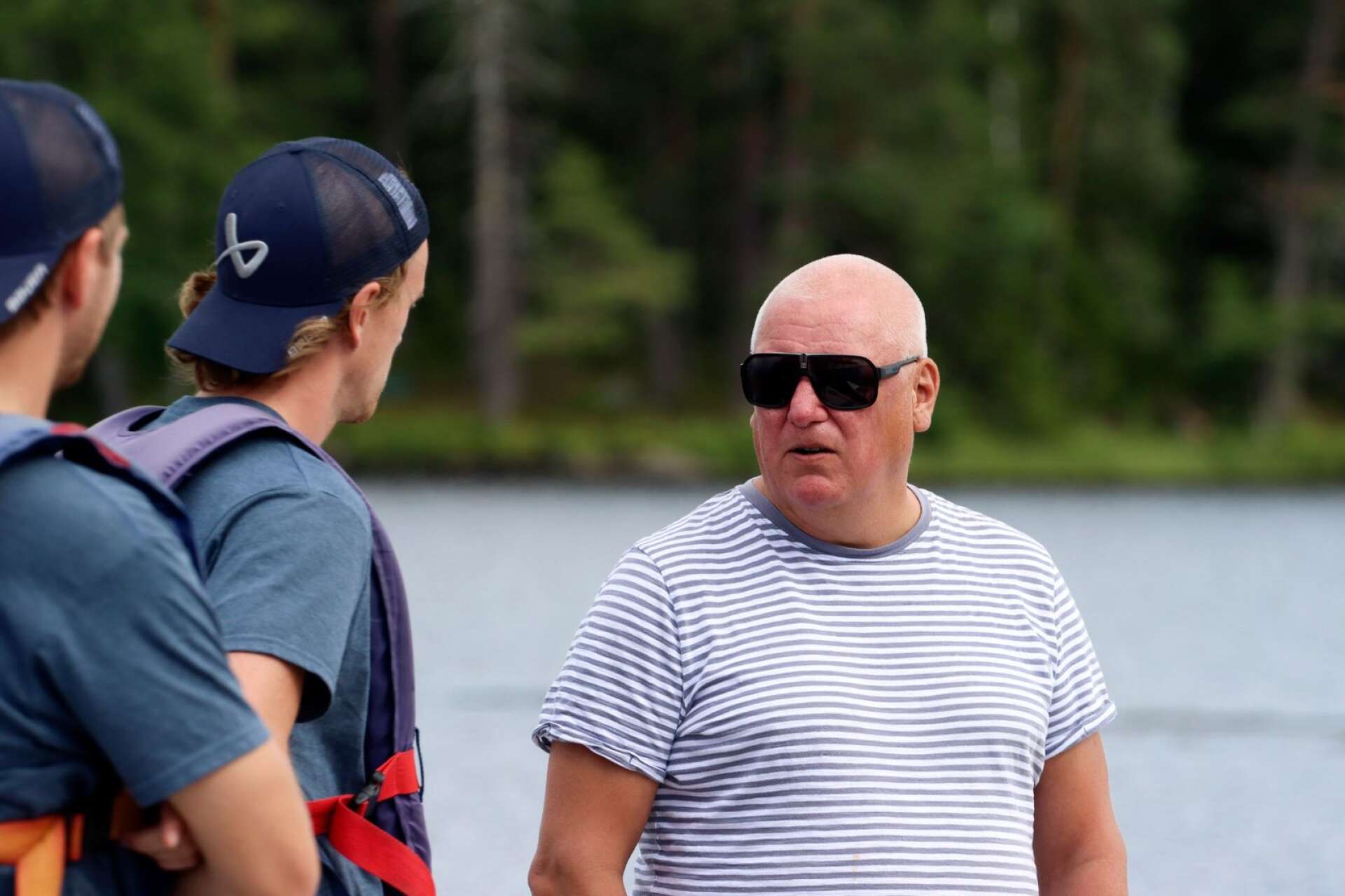 Håkan Persson, tävlingsledare, som fick fem av tio i betyg för sina solbrillor av en av lagets spelare. 