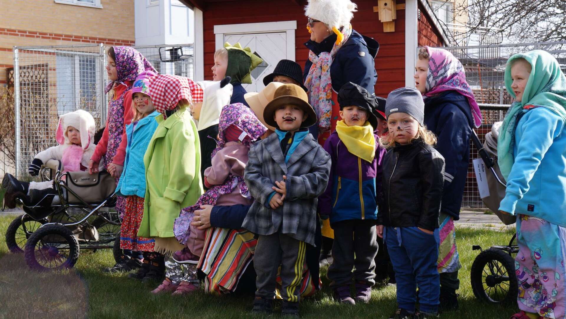 Barnhagens förskola har i många år haft som tradition att uppträda på Åmålsgården i samband med påsken. 