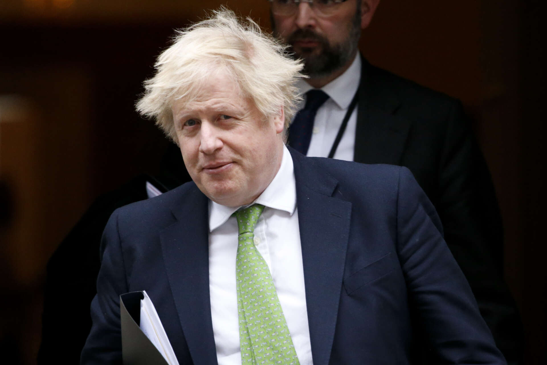 Storbritanniens premiärminister Boris Johnson varslar om nya sanktioner mot Ryssland.