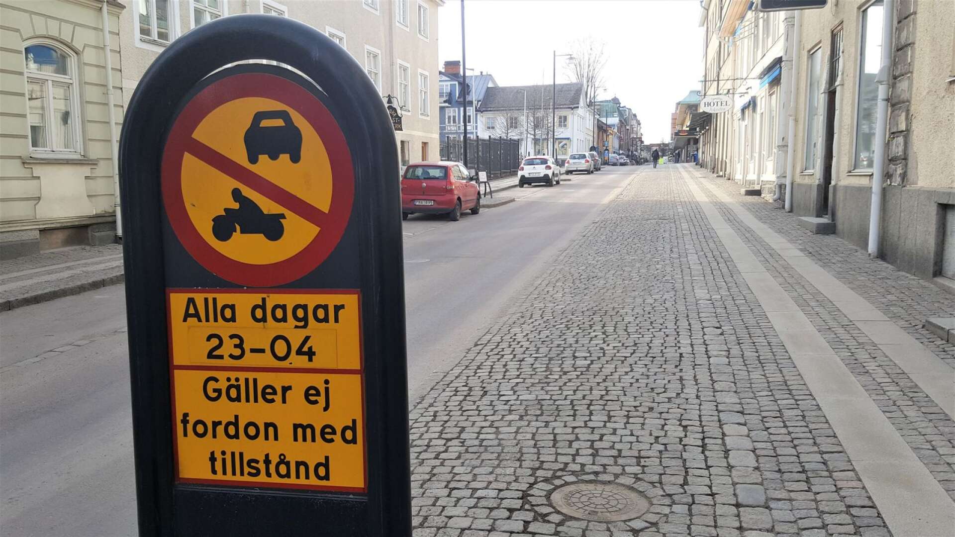 Tillsvidare gäller en äldre trafikföreskrift från 2015 som innebär förbud mot trafik mellan 23-04 på Storgatan och Kyrkogatan genom innerstaden, samt tvärgator till dessa. 