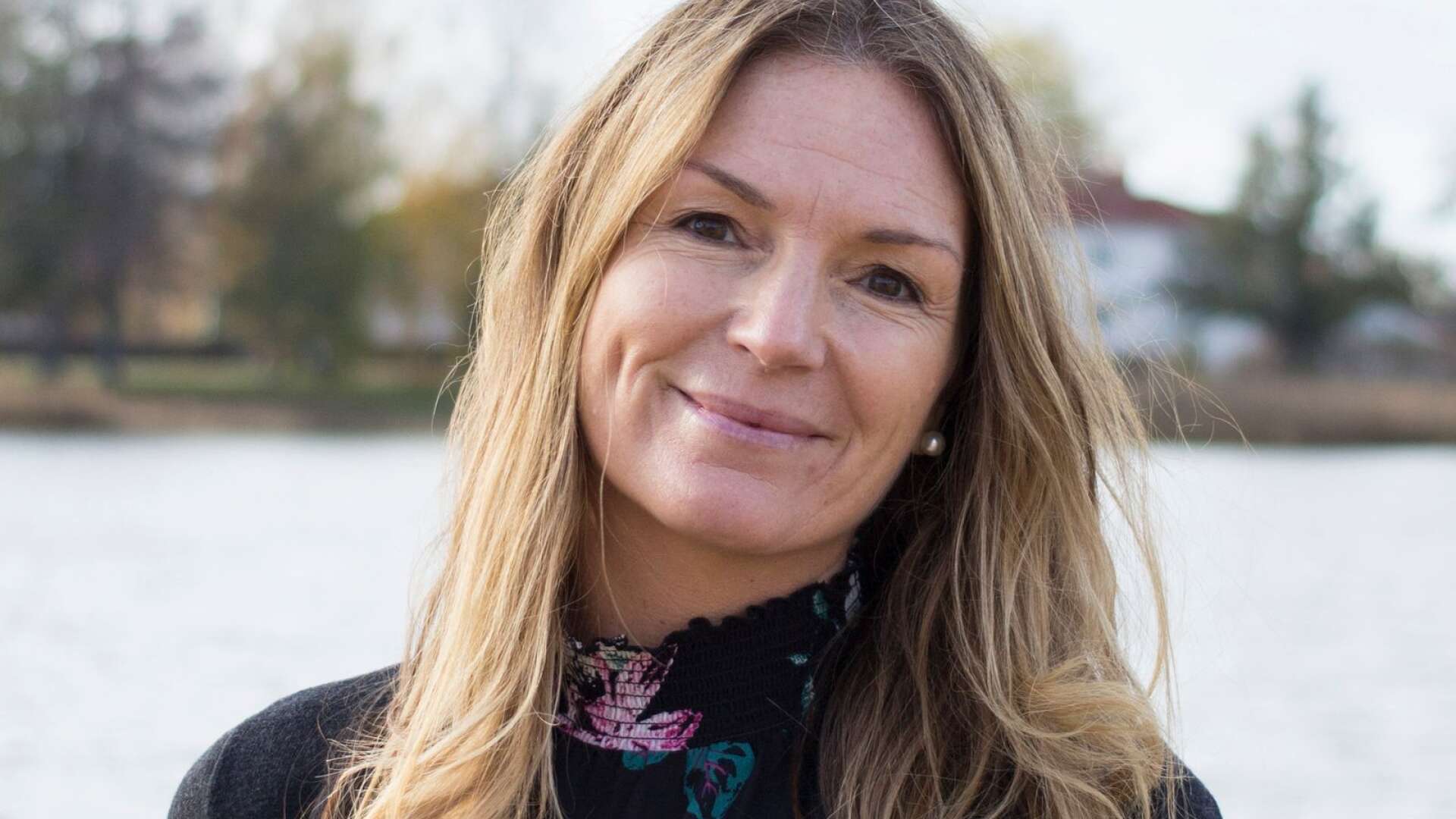 Anna Forsberg är regionchef för Ung företagsamhet i Värmland och har tidigare jobbat som lärare – men det är inte de enda titlarna hon haft genom åren. För 35 år sedan blev hon utsedd till Värmlands Lucia.