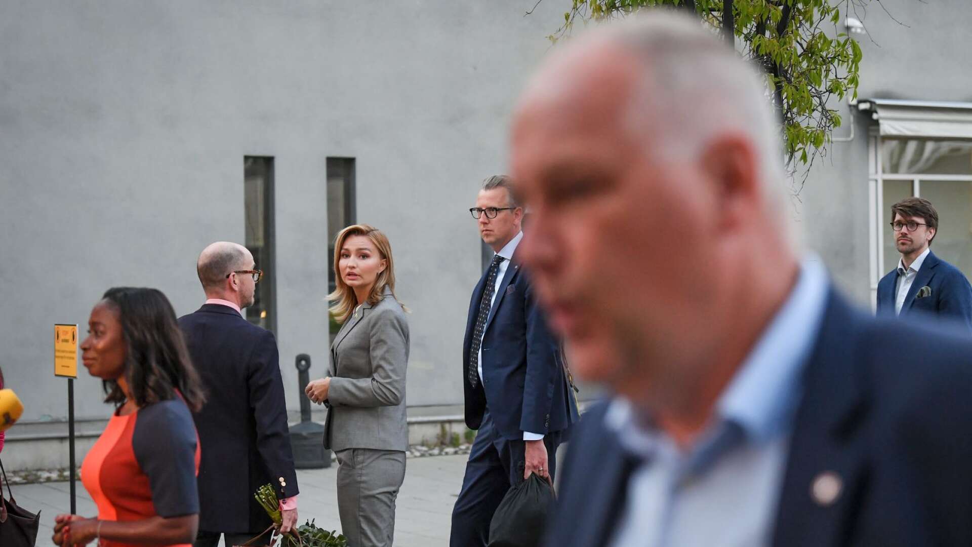 Nyamko Sabuni (L), Ebba Busch (KD) och Jonas Sjöstedt (V) efter partiledardebatten.