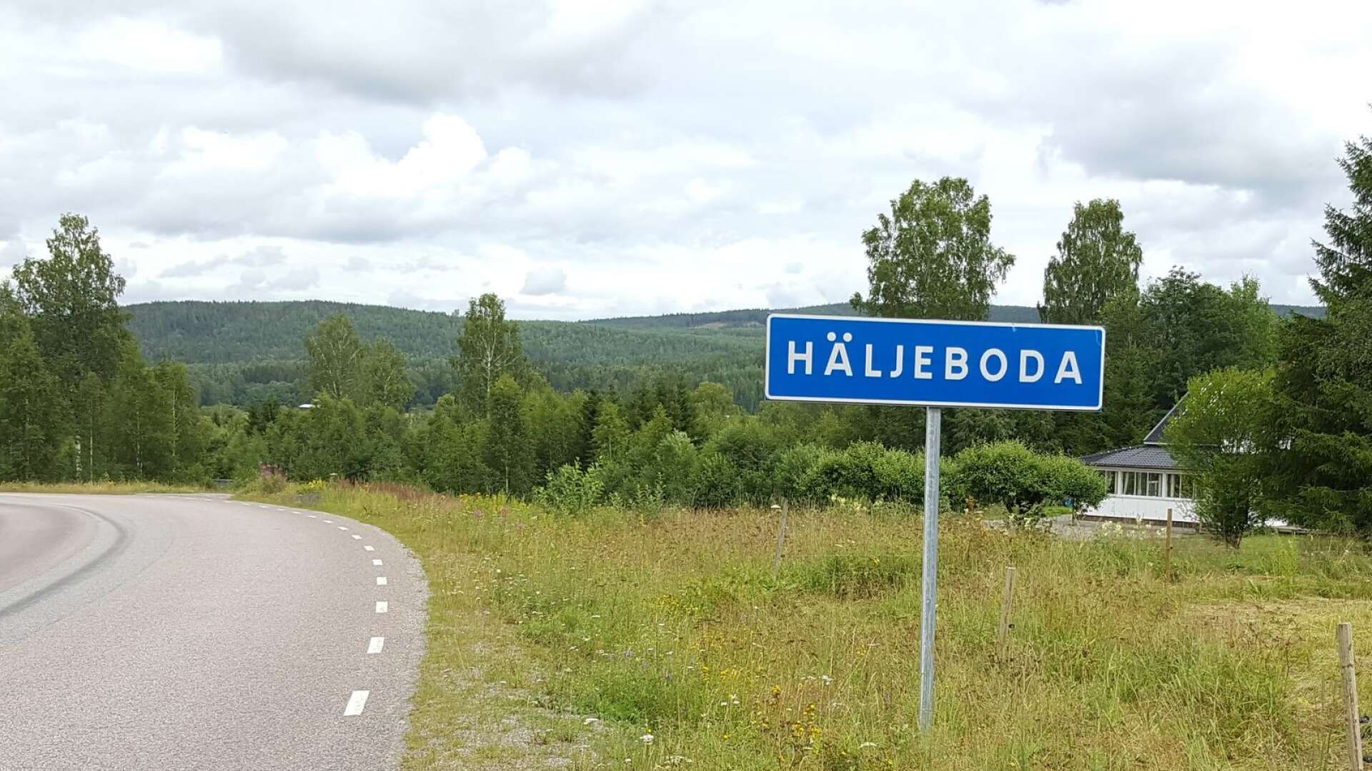 De ortsbor i Häljeboda som överklagat fullmäktiges beslut att släcka ner vägbelysningen fick inte gehör i Förvaltningsrätten i Karlstad.