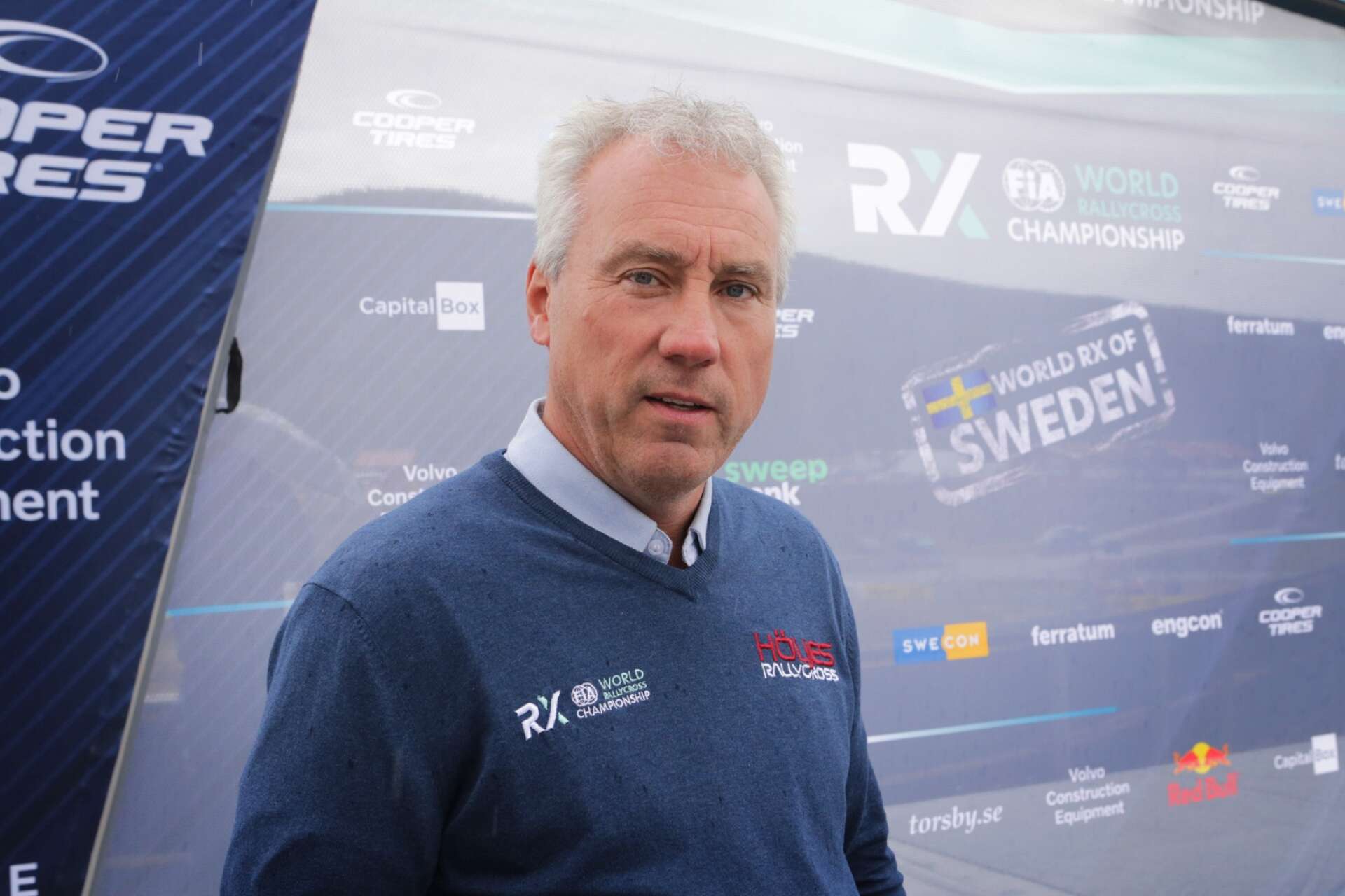 Morgan Östlund, general manager för VM-tävlingen i Höljes, ser en ljusning efter det färska FIA-beslutet.