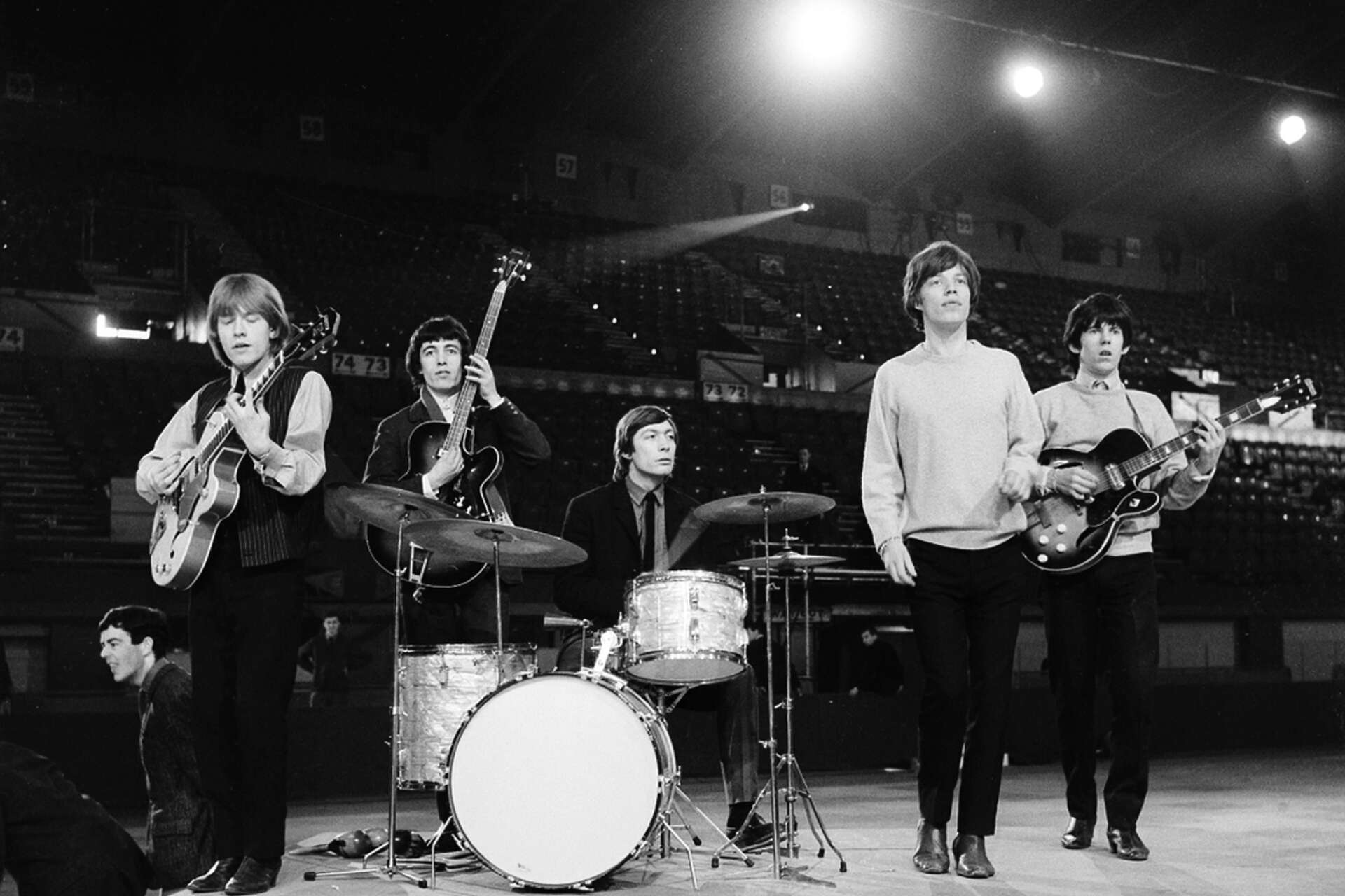 The Rolling Stones med Brian Jones, Bill Wyman, Charlie Watts, Mick Jagger och Keith Richards i början av karriären. 