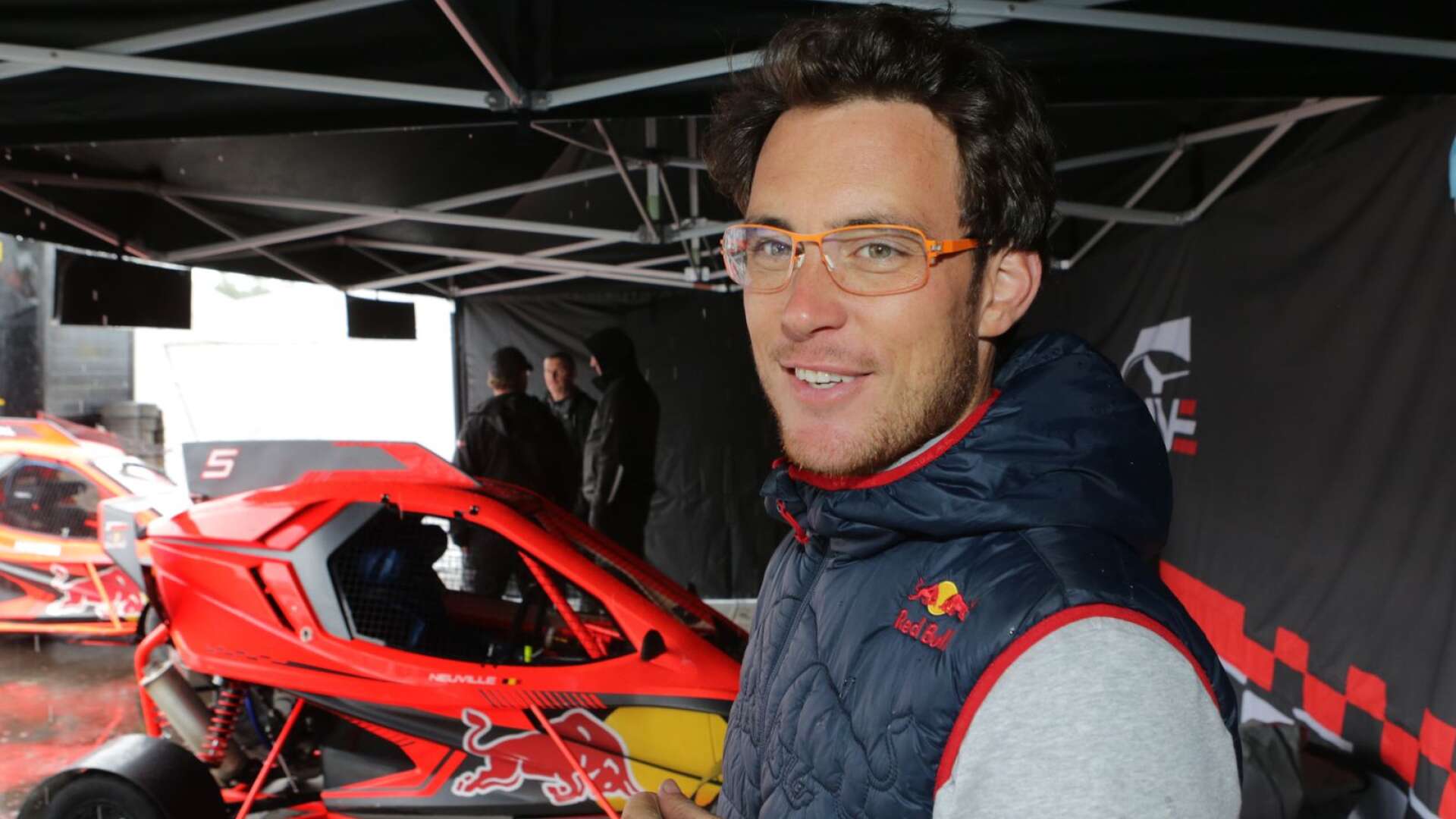 Thierry Neuville med sin crosscar.
