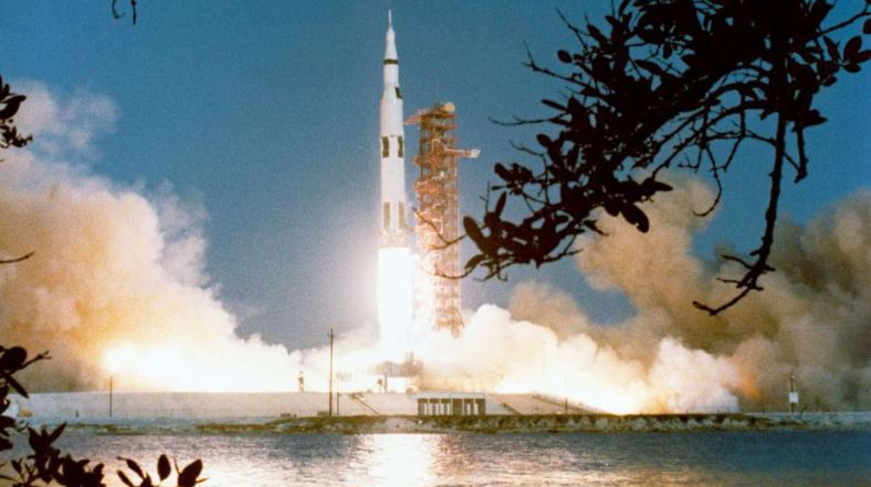 Apollo 6 lyfter från startplatta 39A