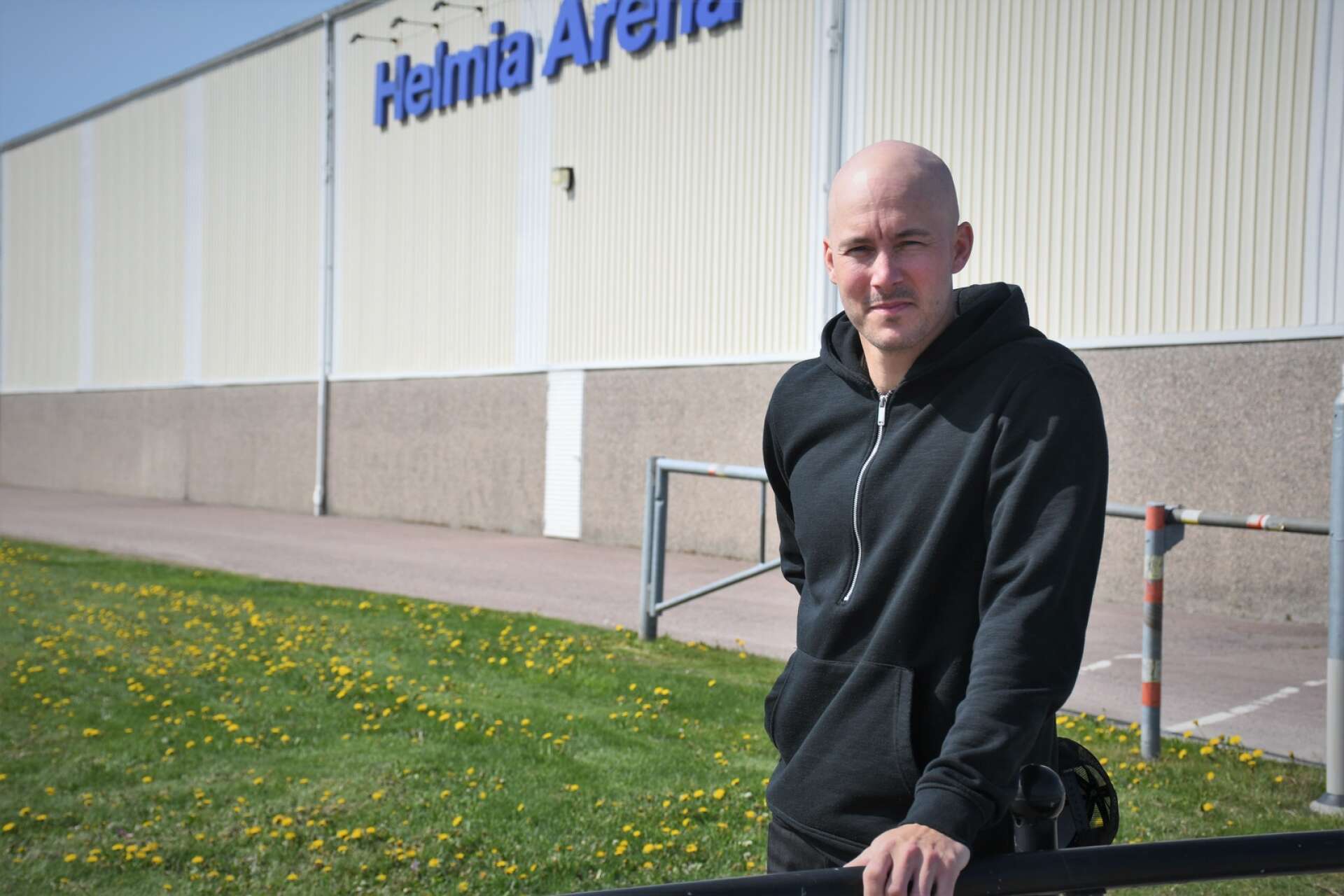 Hannes Berg har spelat tredje flest matcher (387) av alla i Sunne IK:s historia. Han passerade tränaren Mikael Johansson i år.