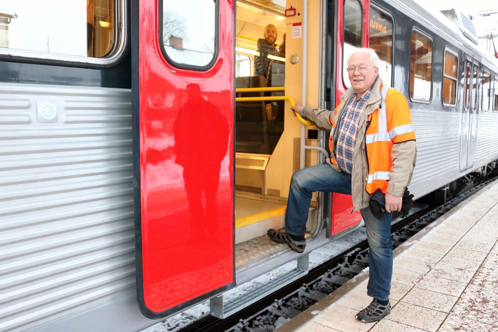 Tågab kör två turer, och returer, i veckan från Karlstad till Stockholm under sommaren. Vd Lars Yngström tror att resenärerna värdesätter att slippa byte, även om restiden blir längre än i vanliga fall.